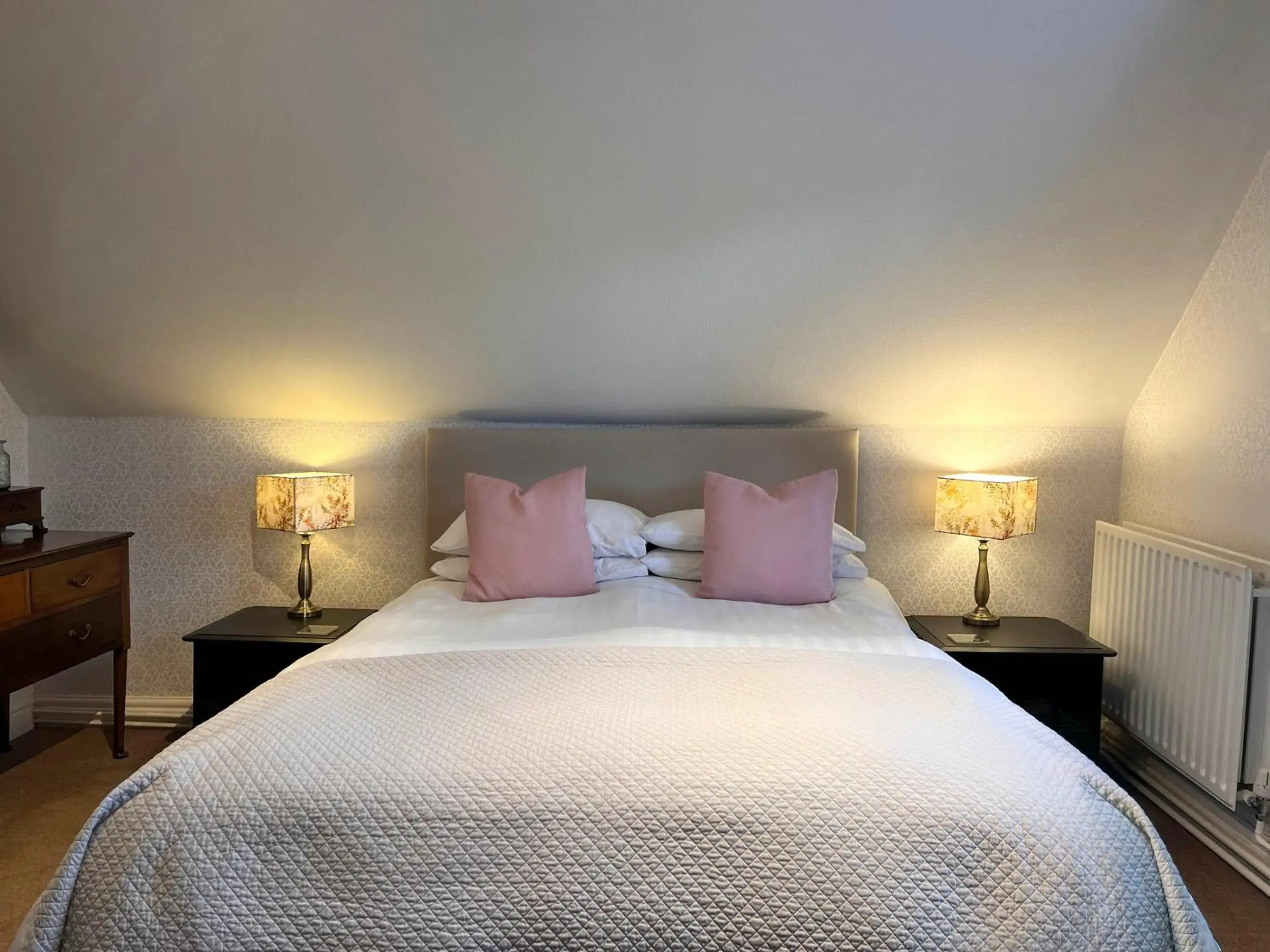 Double Room with Private Bathroom in Mynd House Double Room with Private Bathroom in Mynd House