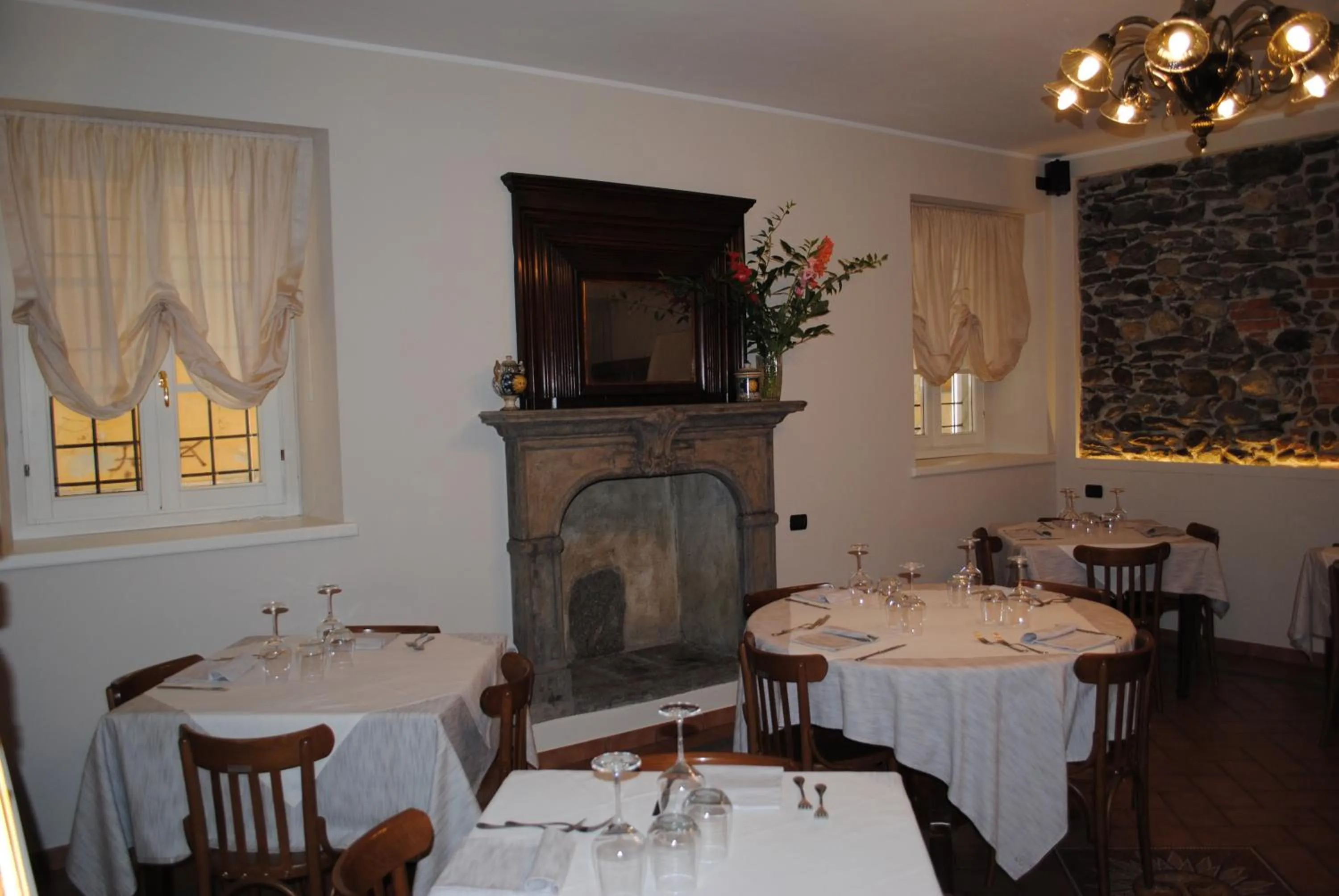 Restaurant/places to eat in Hotel Sole