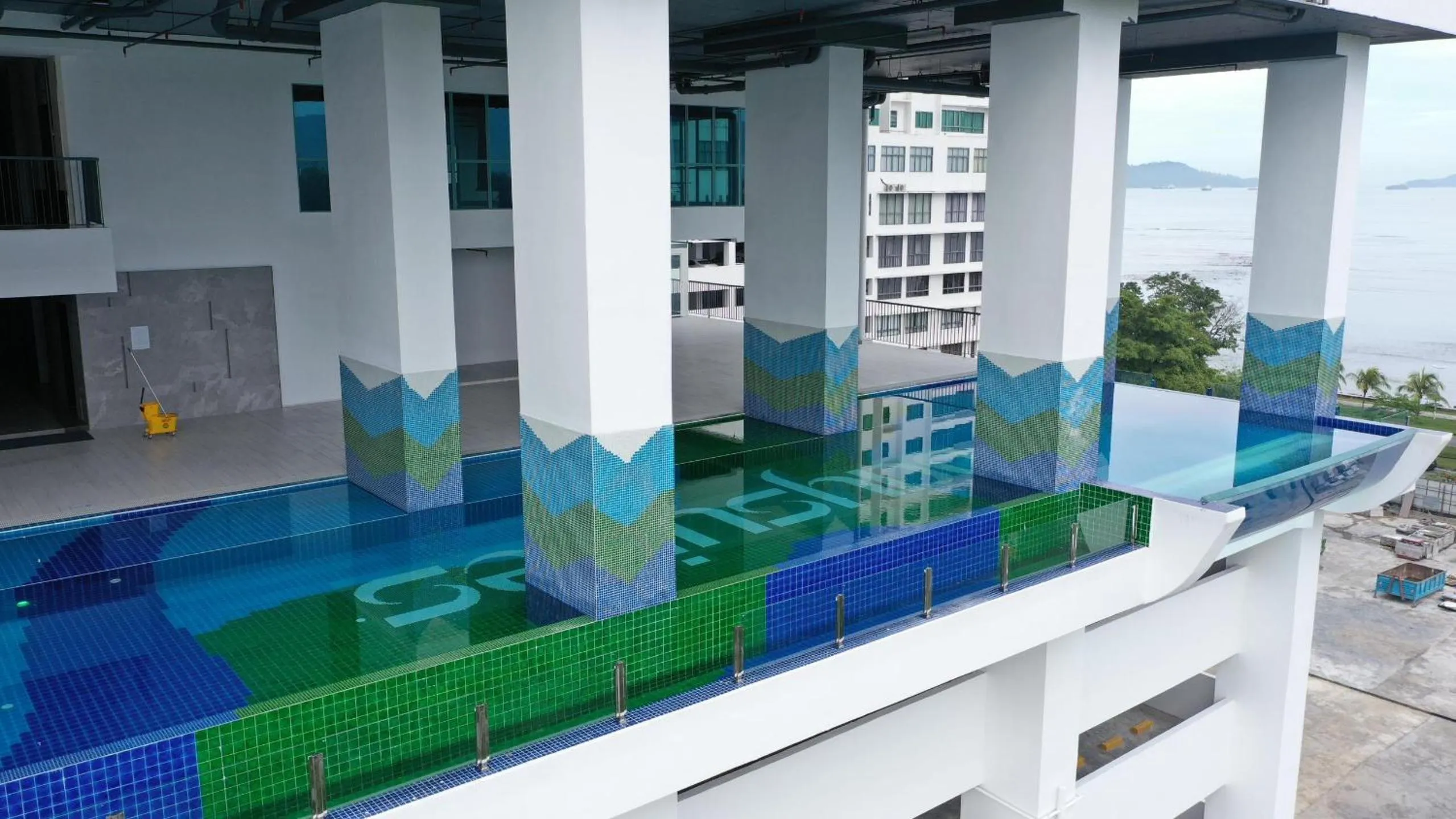 Swimming pool in La,mer Butik Hotel