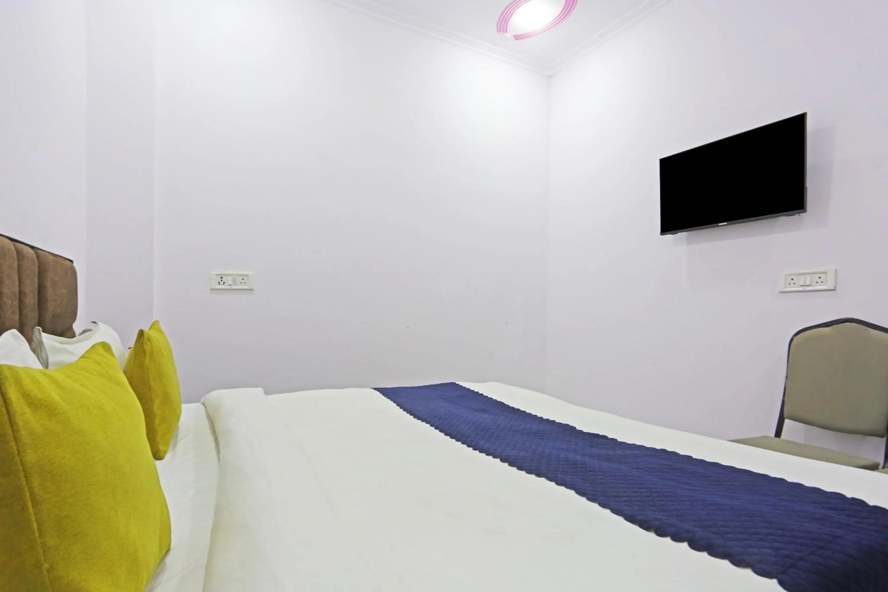 Bed in Twamev Residency