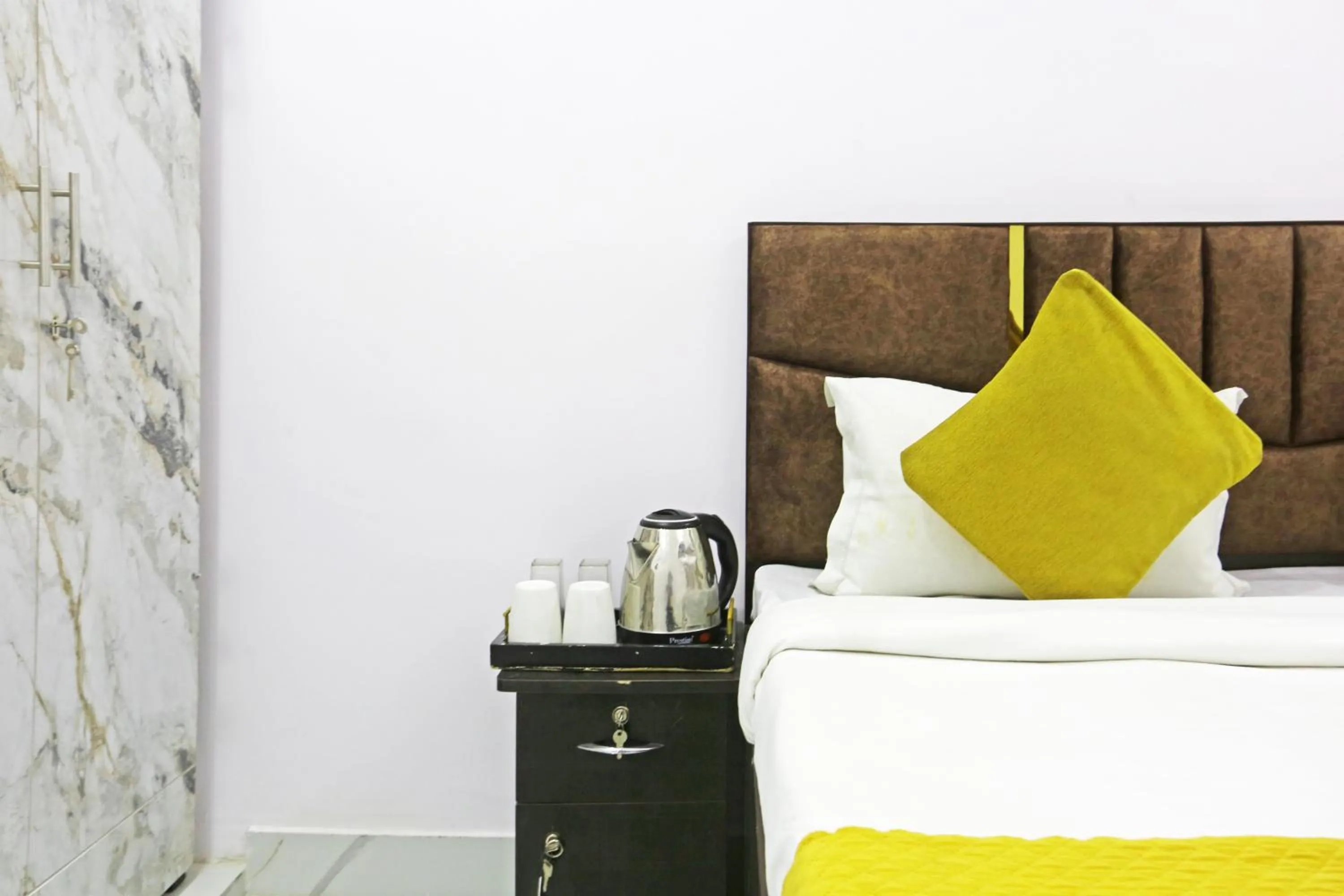 Bed in Twamev Residency