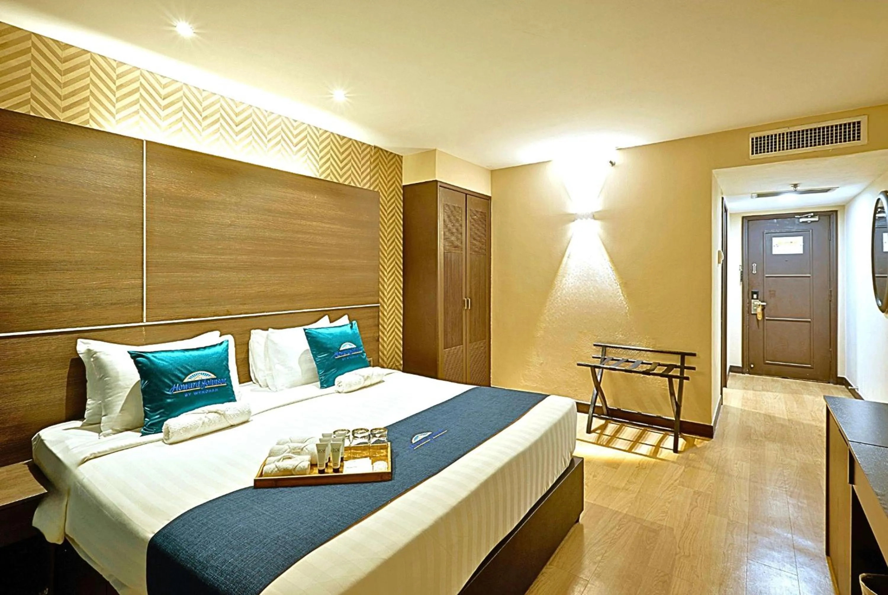 Photo of the whole room, Bed in Howard Johnson By Wyndham Kuala Lumpur 118