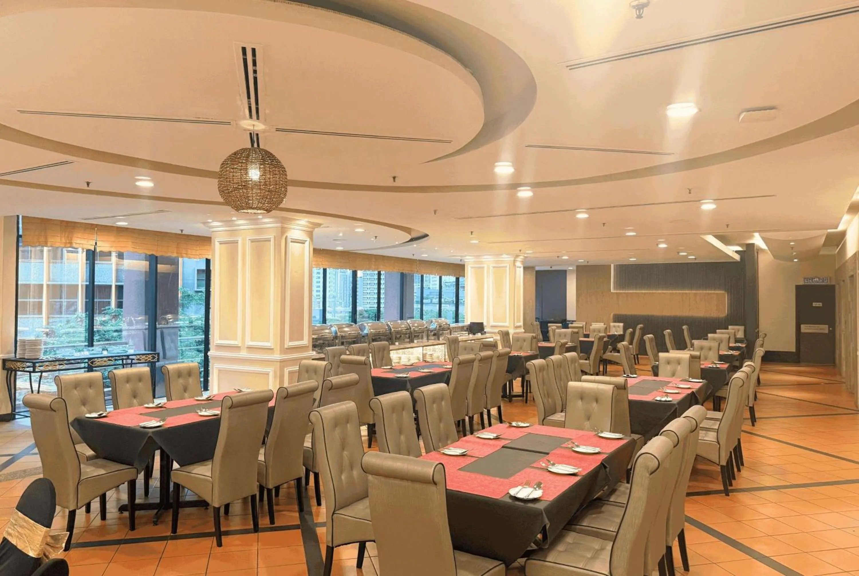 Restaurant/places to eat in Howard Johnson By Wyndham Kuala Lumpur 118