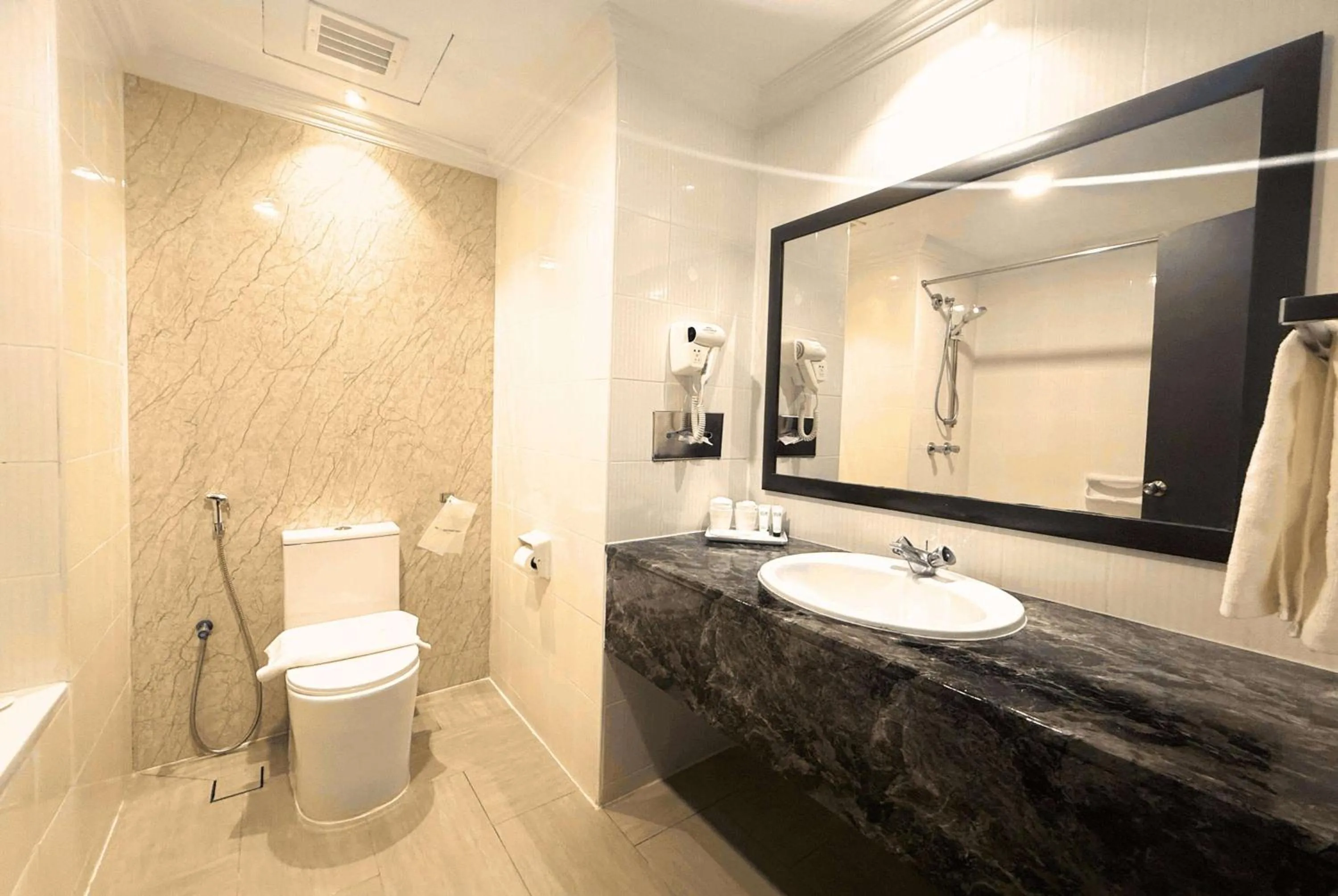 Bathroom in Howard Johnson By Wyndham Kuala Lumpur 118