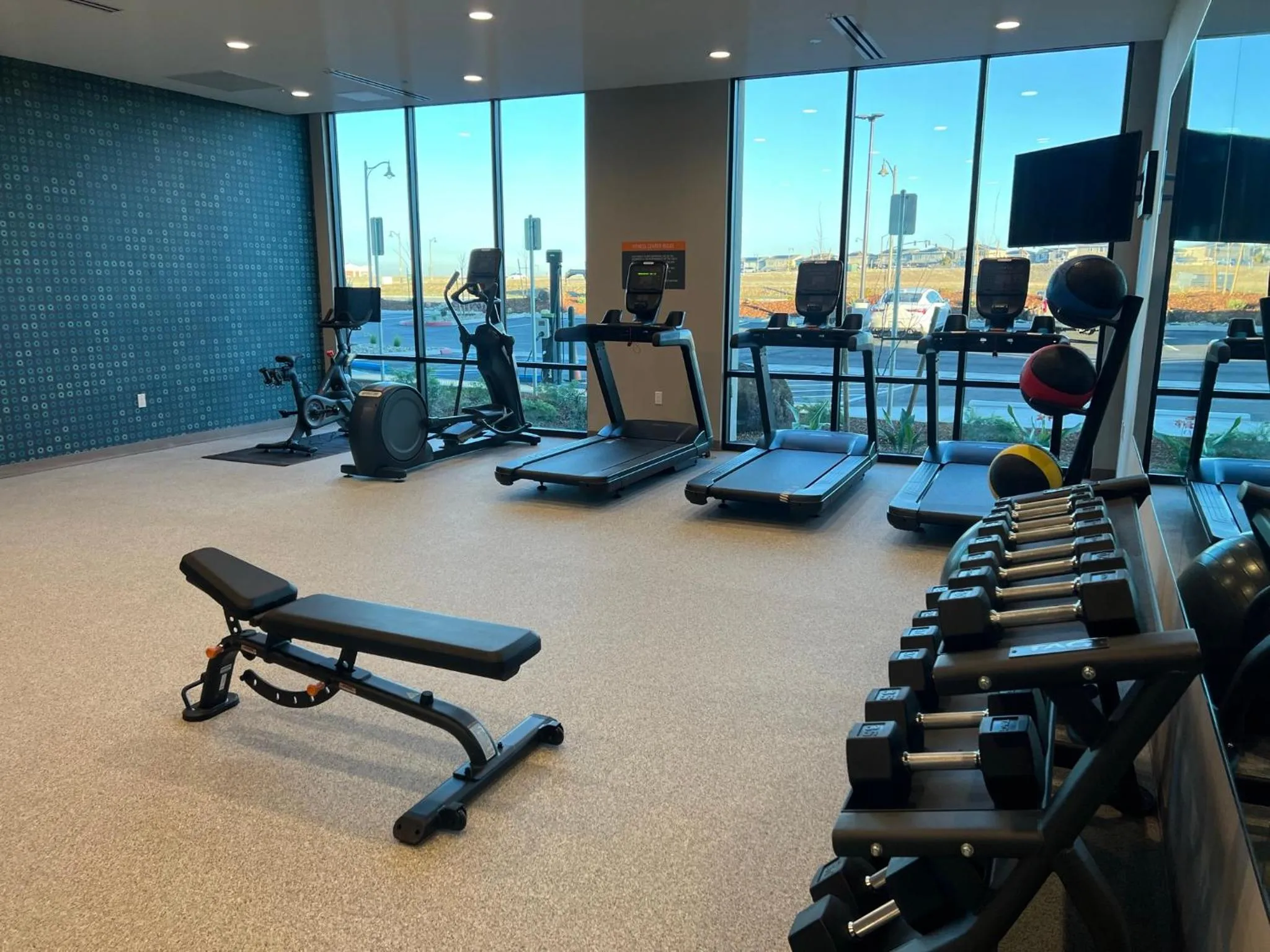 Fitness centre/facilities in La Quinta Inn and Suites by Wyndham Lincoln