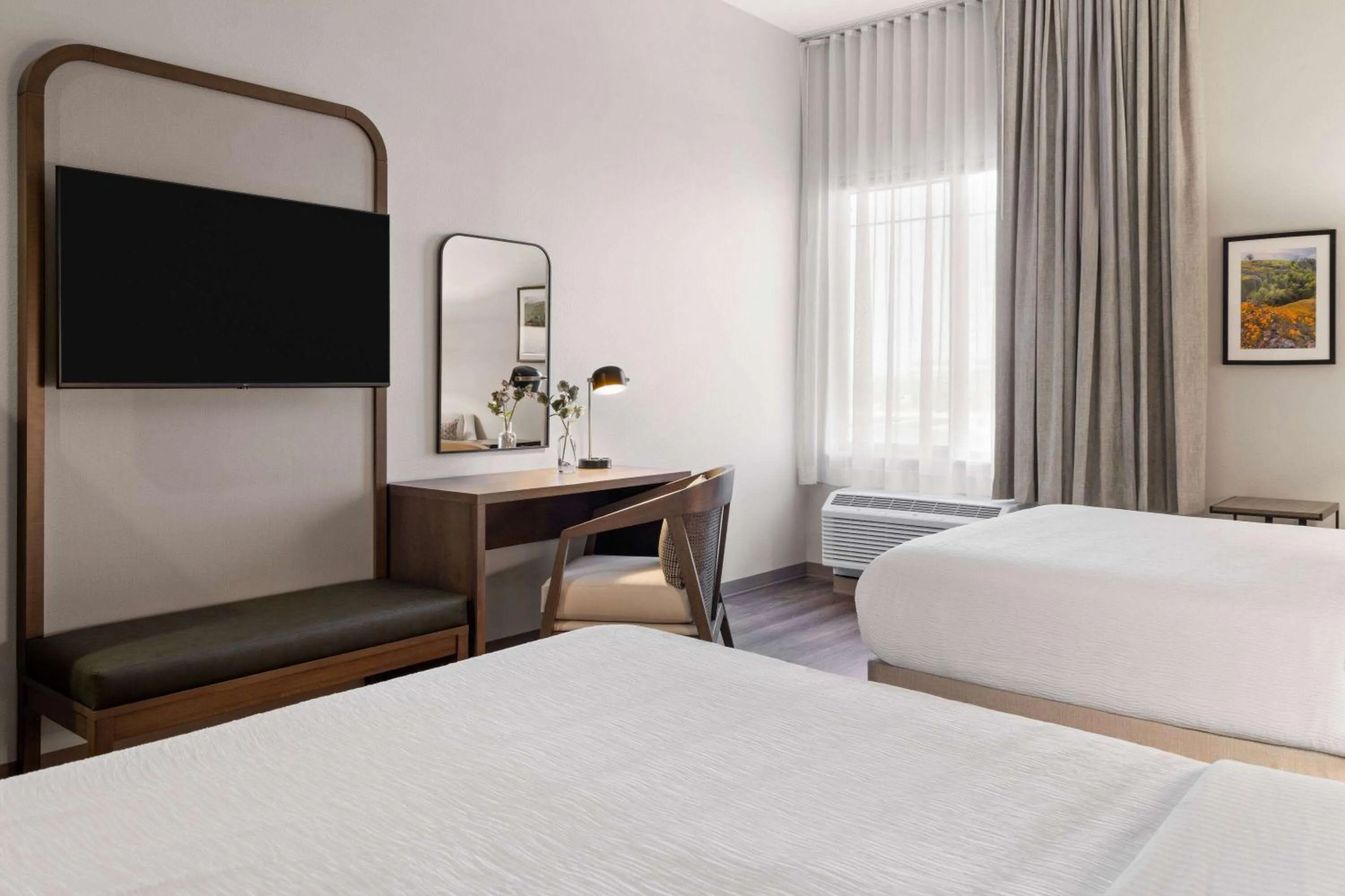 Photo of the whole room, Bed in La Quinta Inn and Suites by Wyndham Lincoln