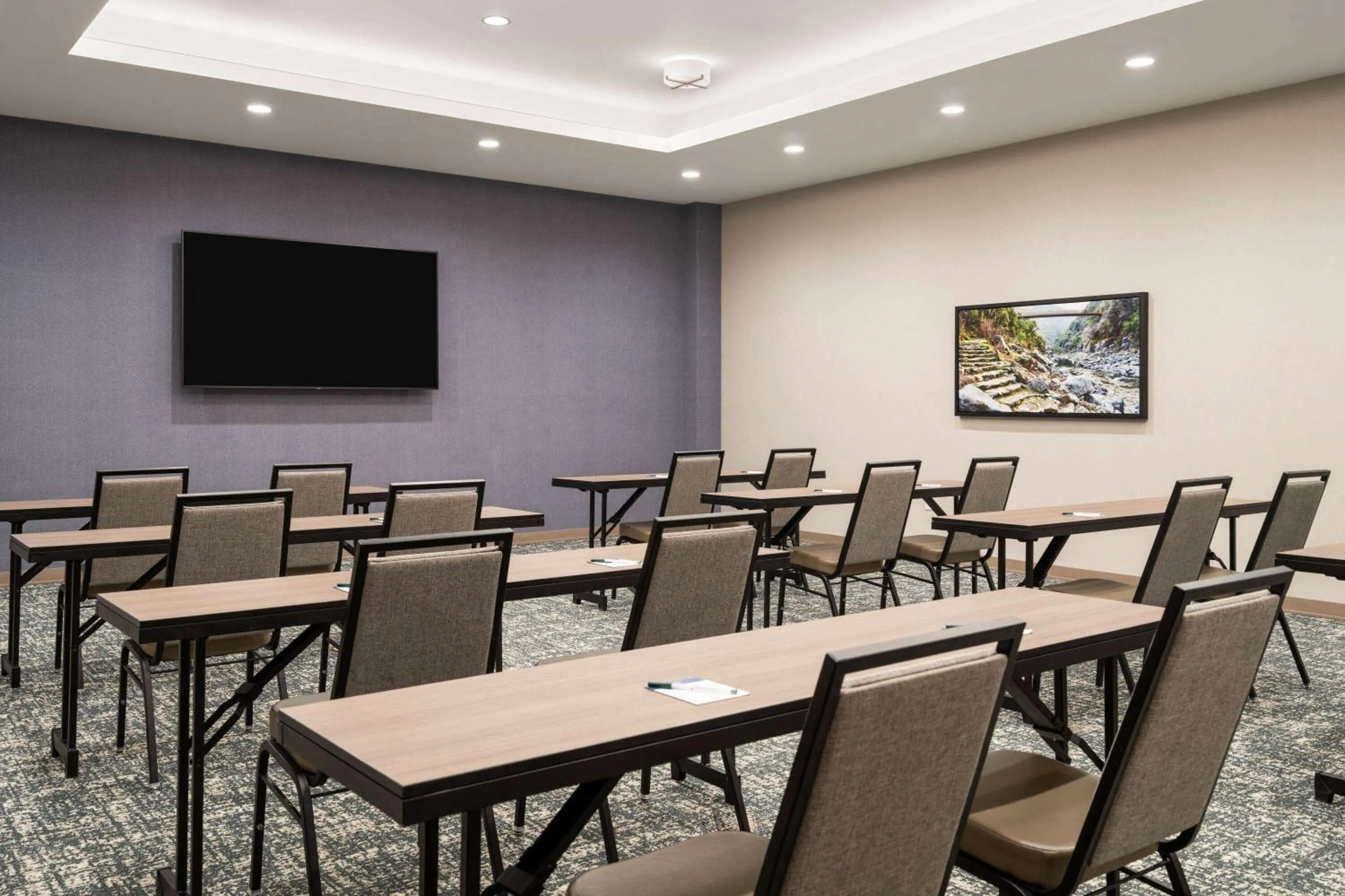 Meeting/conference room in La Quinta Inn and Suites by Wyndham Lincoln
