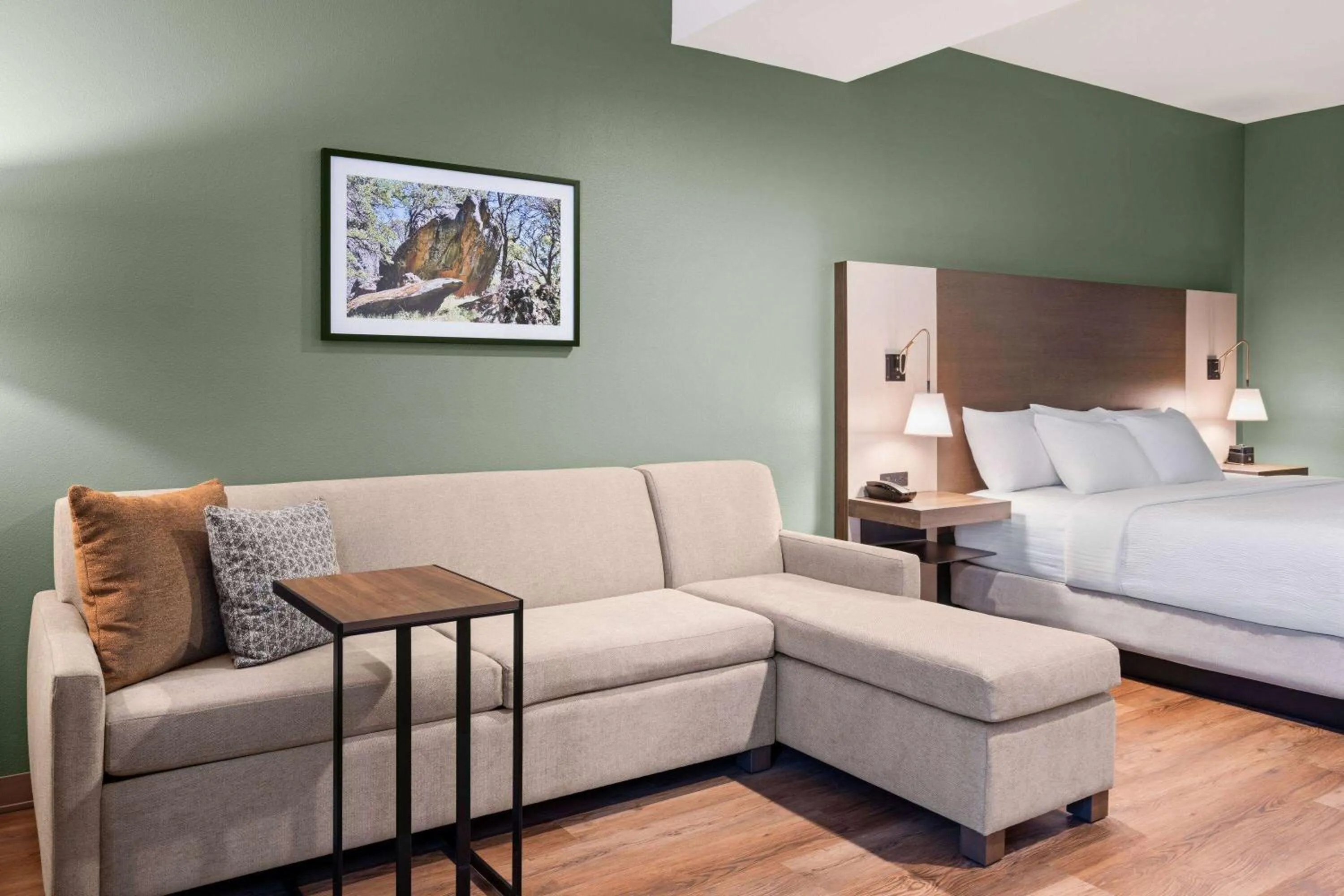 Photo of the whole room, Bed in La Quinta Inn and Suites by Wyndham Lincoln