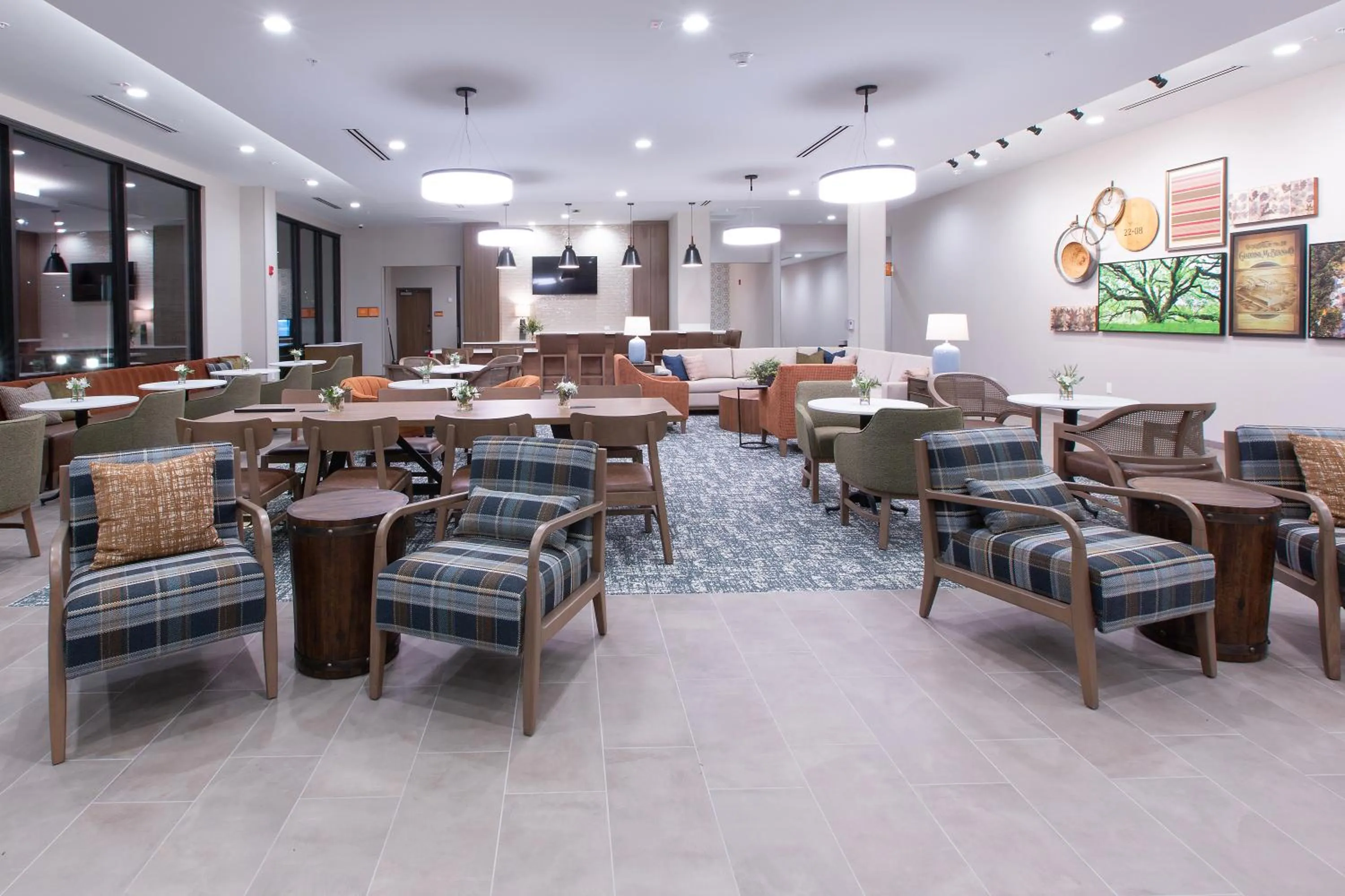 Seating area in La Quinta Inn and Suites by Wyndham Lincoln