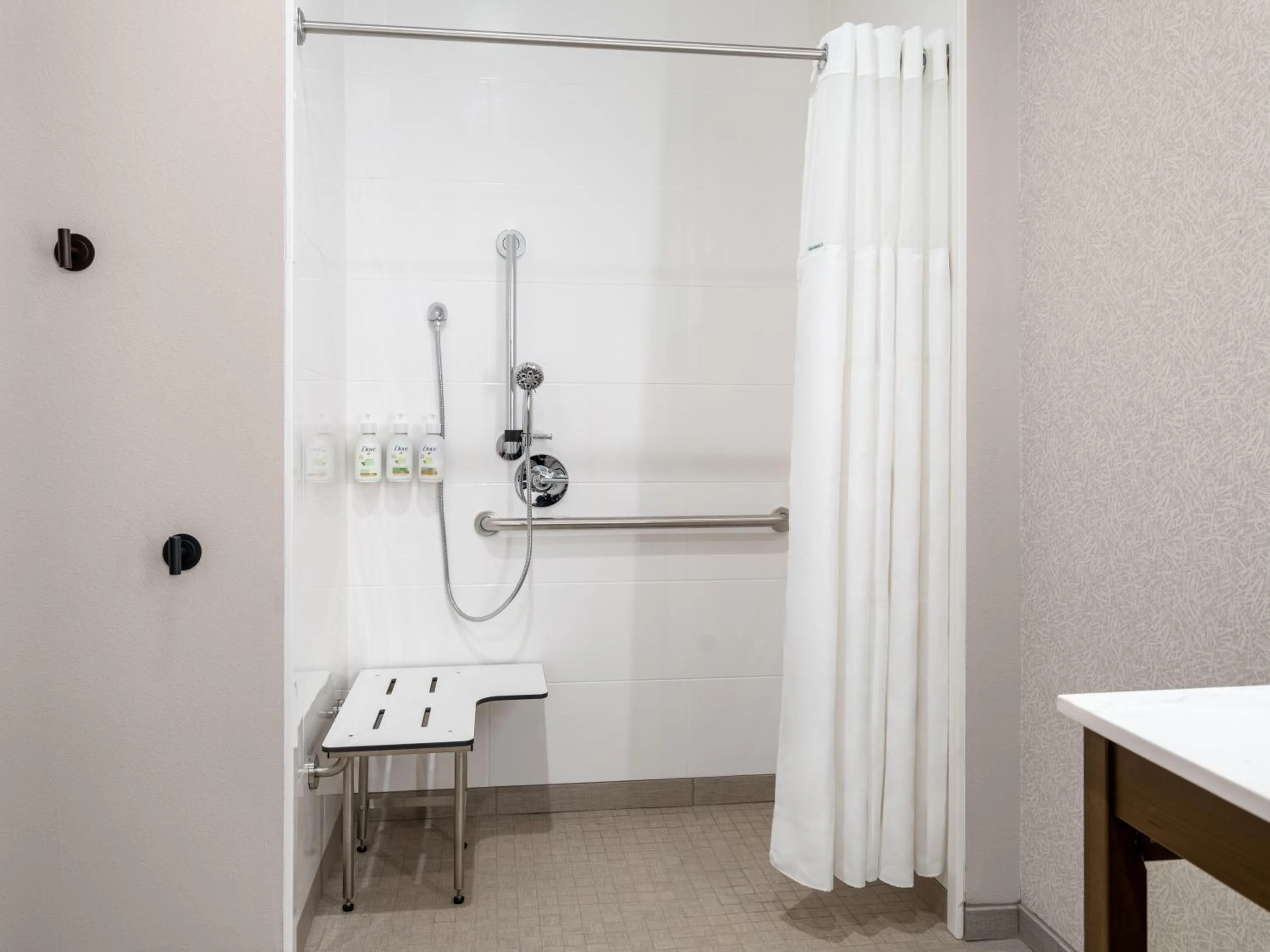 Bathroom in La Quinta Inn and Suites by Wyndham Lincoln