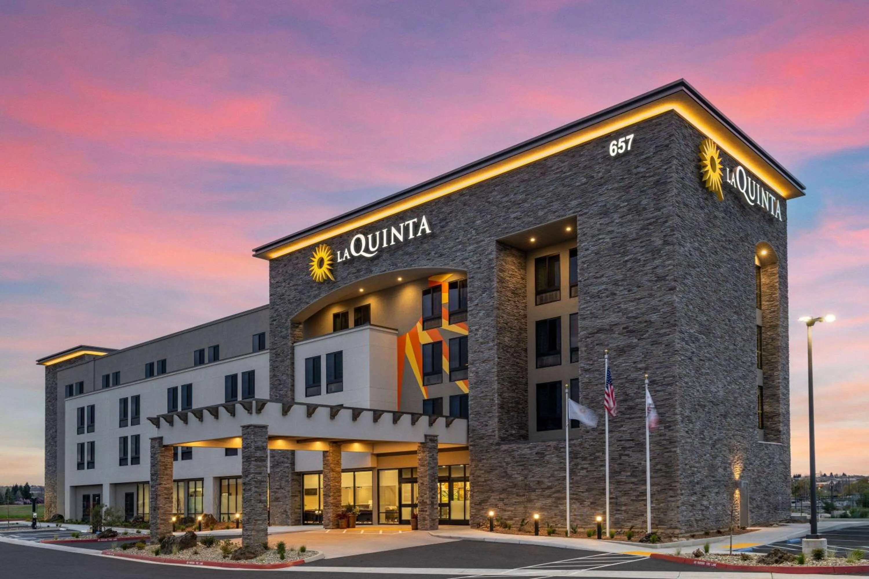 Property building in La Quinta Inn and Suites by Wyndham Lincoln
