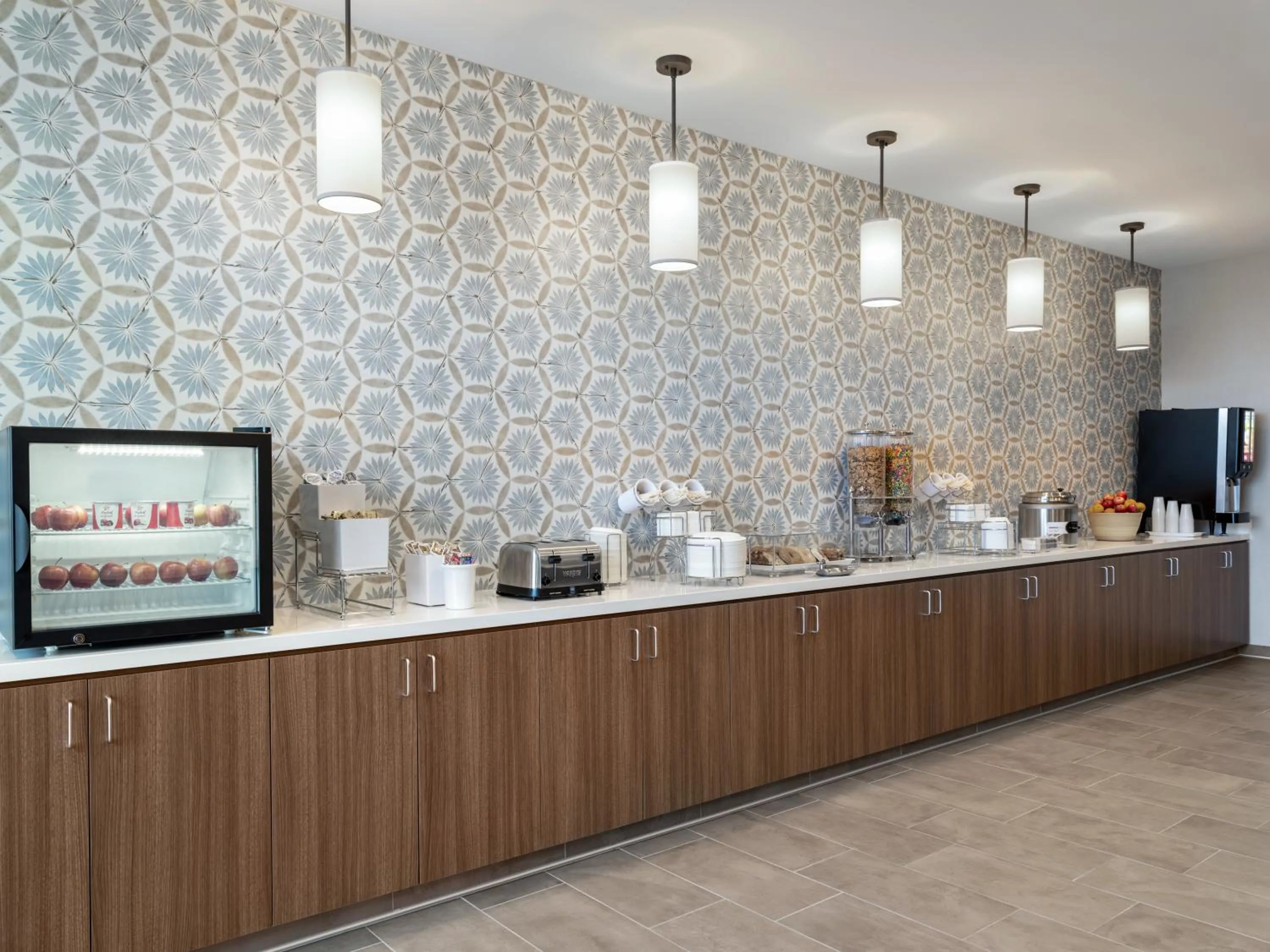 Breakfast in La Quinta Inn and Suites by Wyndham Lincoln