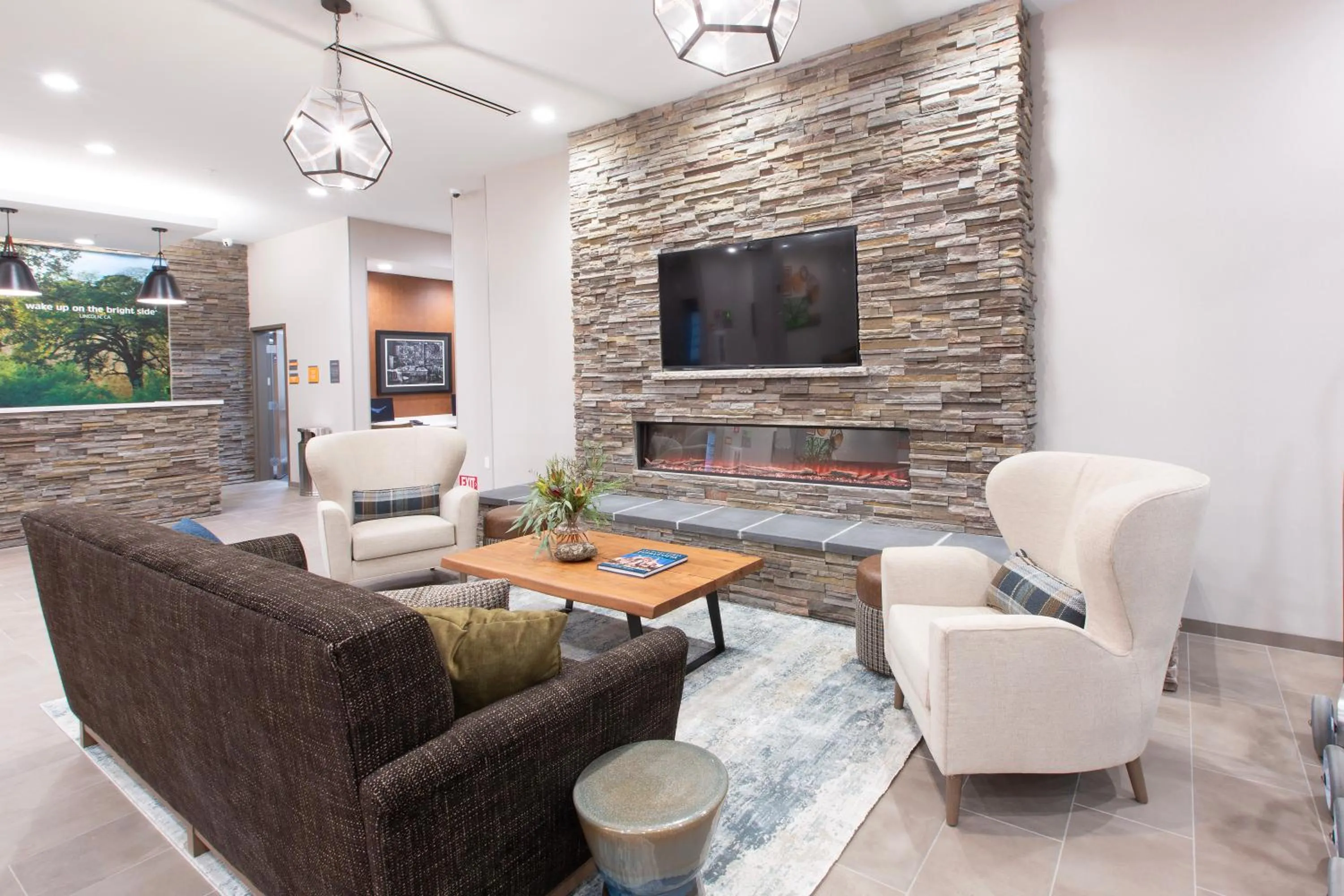 Seating area in La Quinta Inn and Suites by Wyndham Lincoln