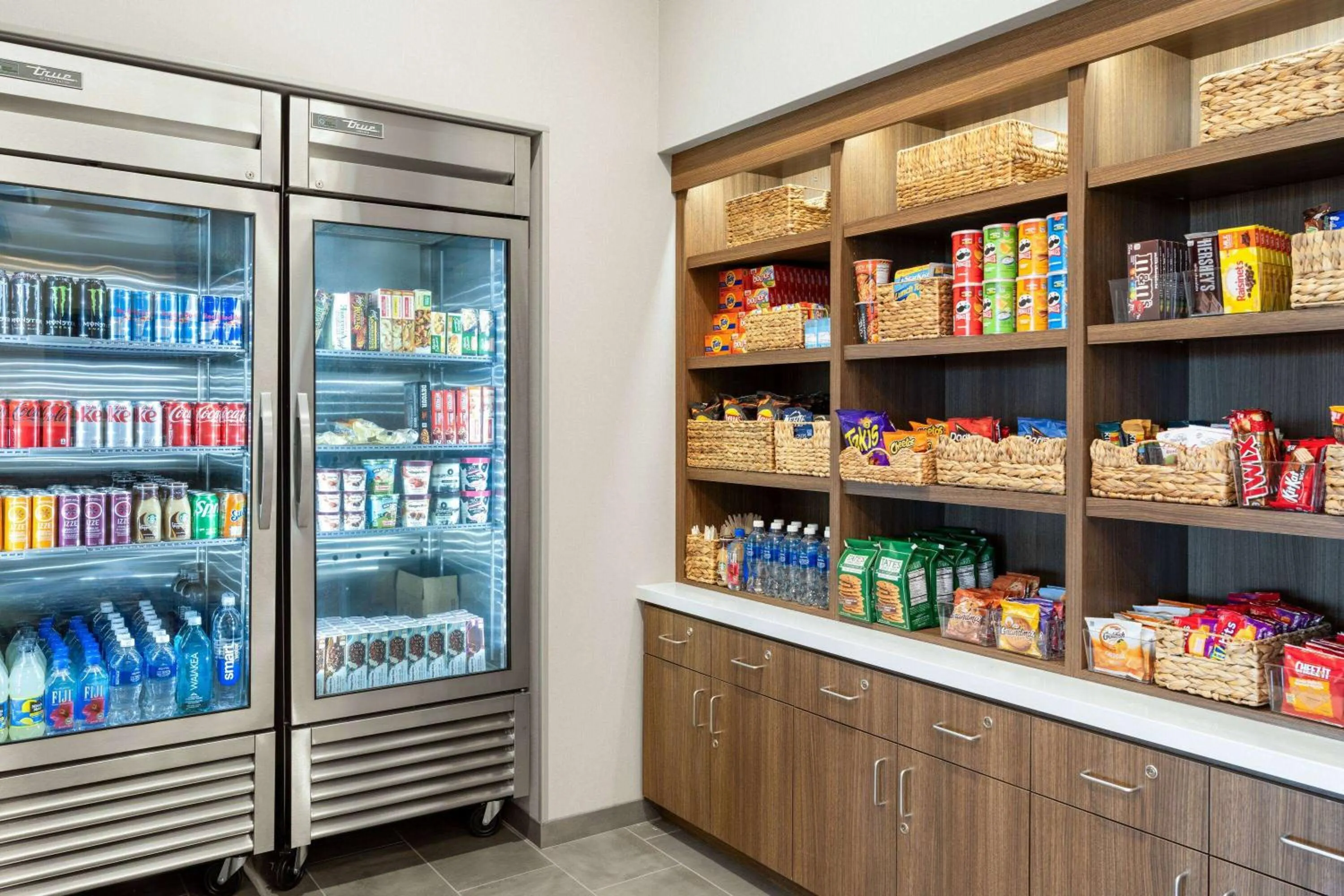 Food and drinks in La Quinta Inn and Suites by Wyndham Lincoln