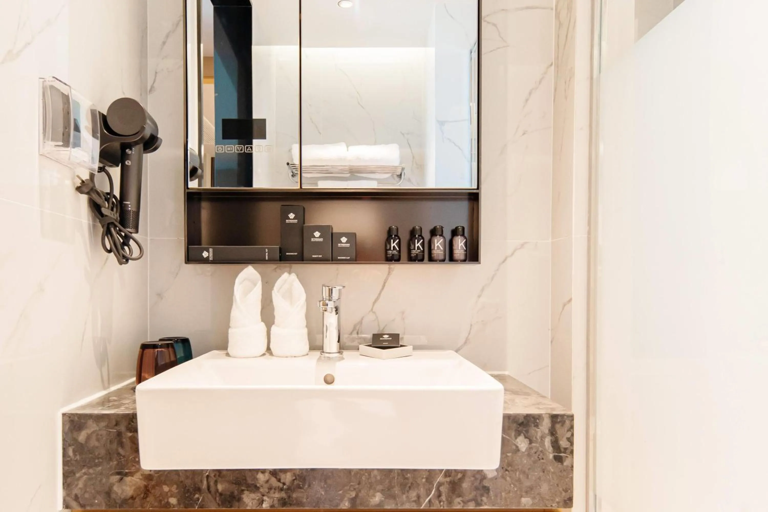 Bathroom in Beverly Mountain Bay, Trademark Collection by Wyndham