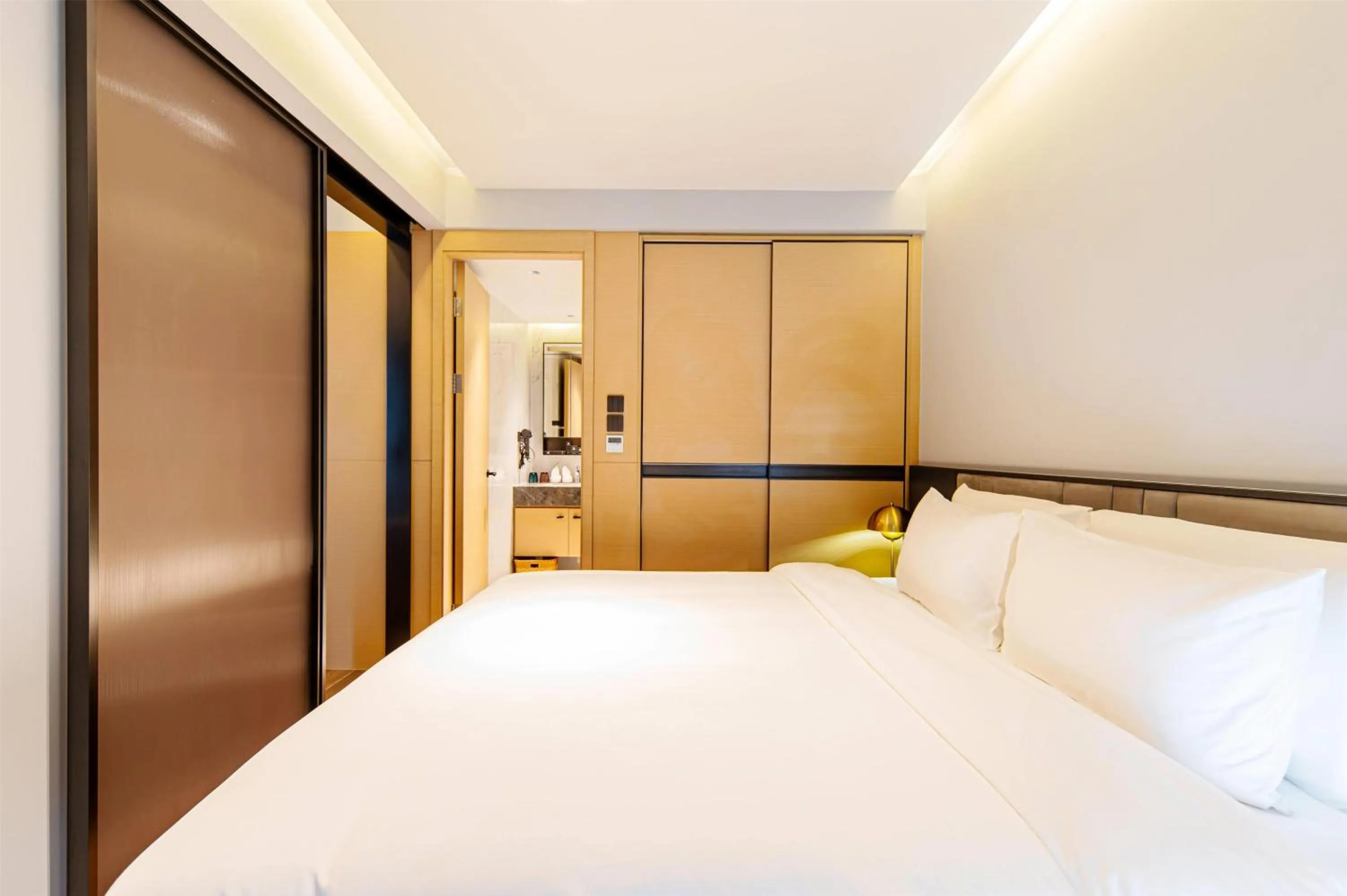 Photo of the whole room, Bed in Beverly Mountain Bay, Trademark Collection by Wyndham