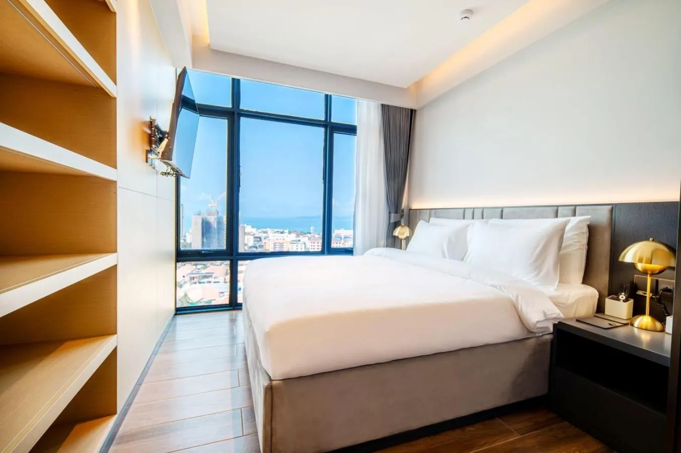 Bed in Beverly Mountain Bay, Trademark Collection by Wyndham