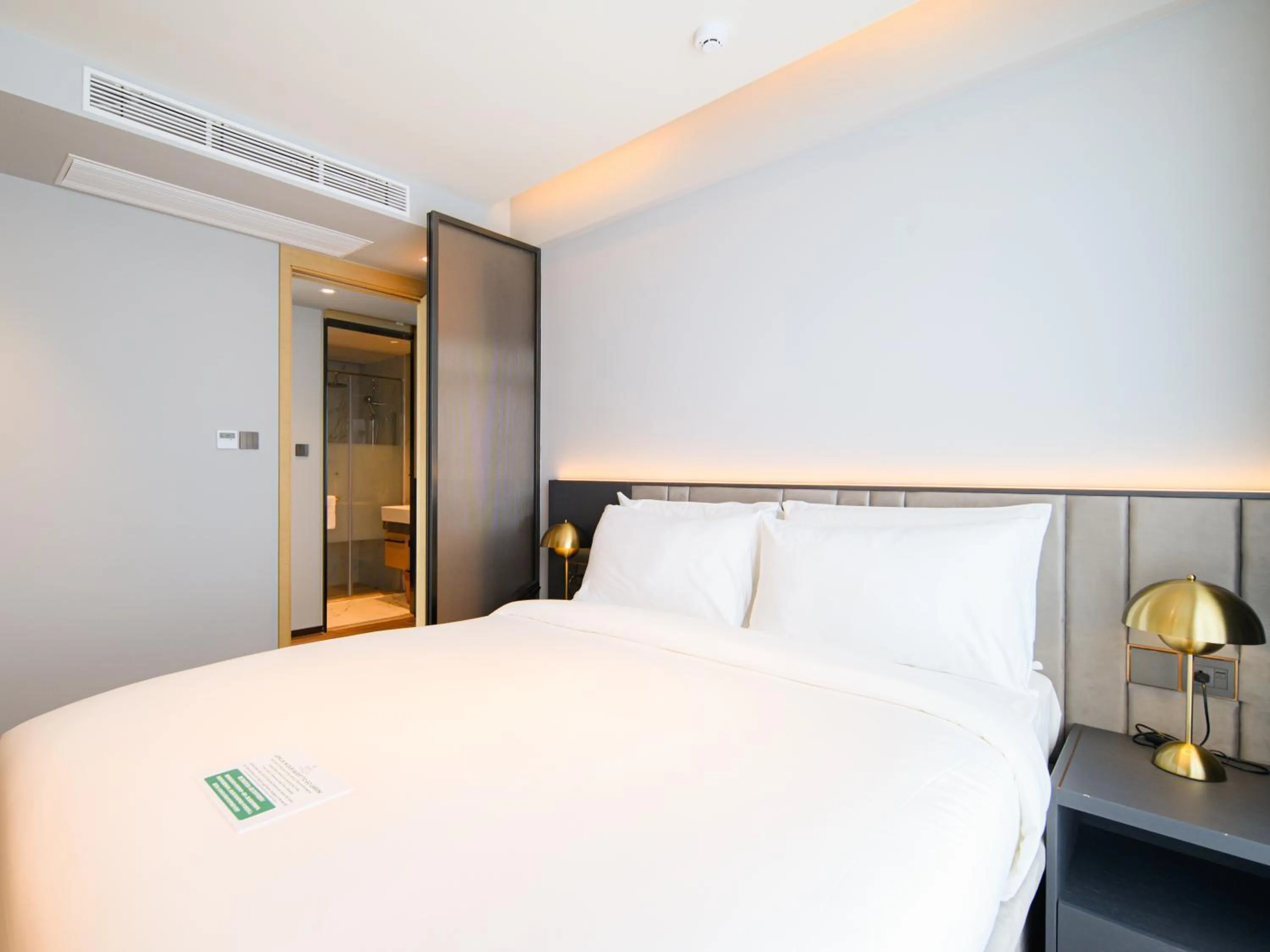 Bedroom, Bed in Beverly Mountain Bay, Trademark Collection by Wyndham