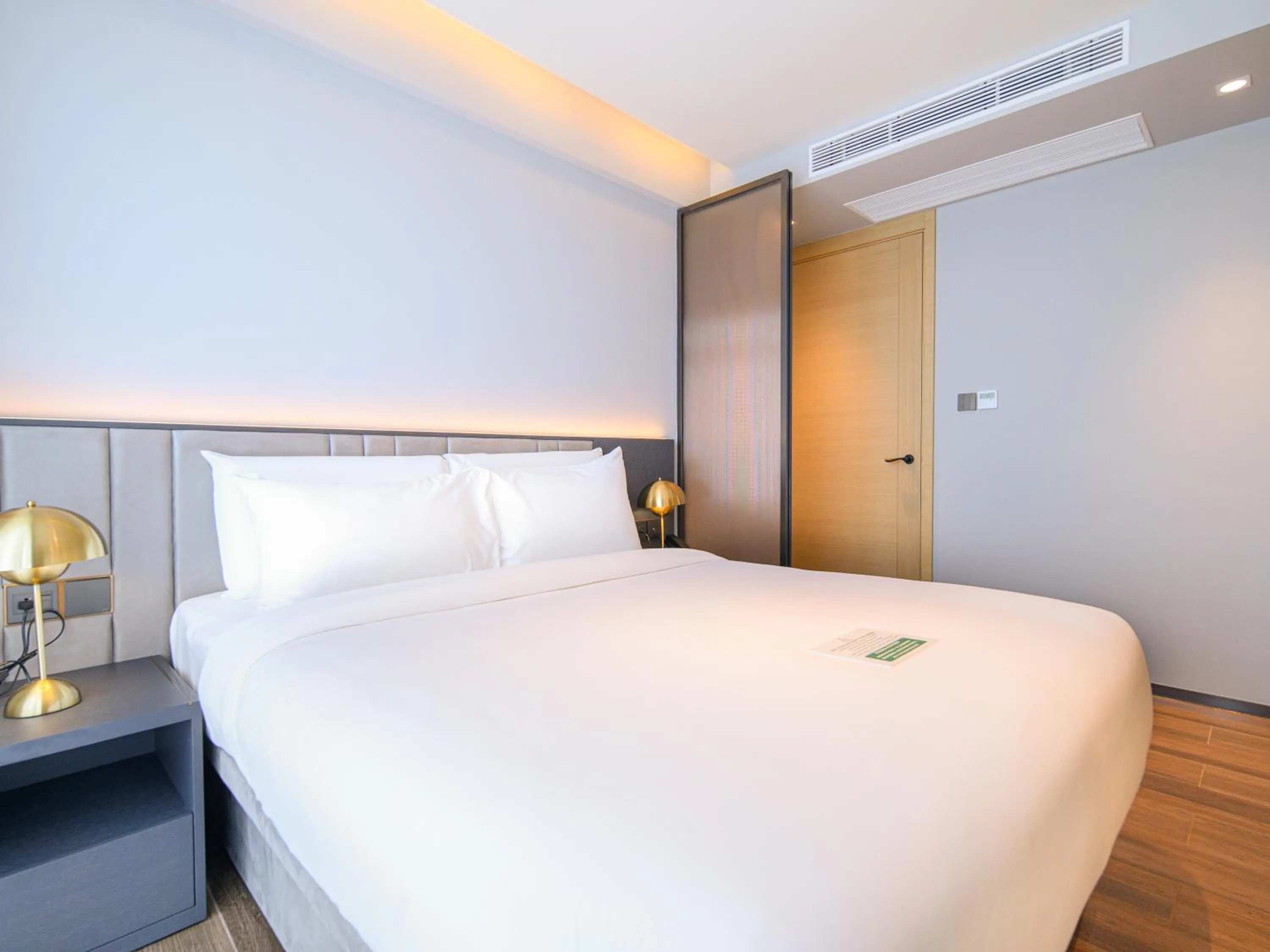 Bed in Beverly Mountain Bay, Trademark Collection by Wyndham