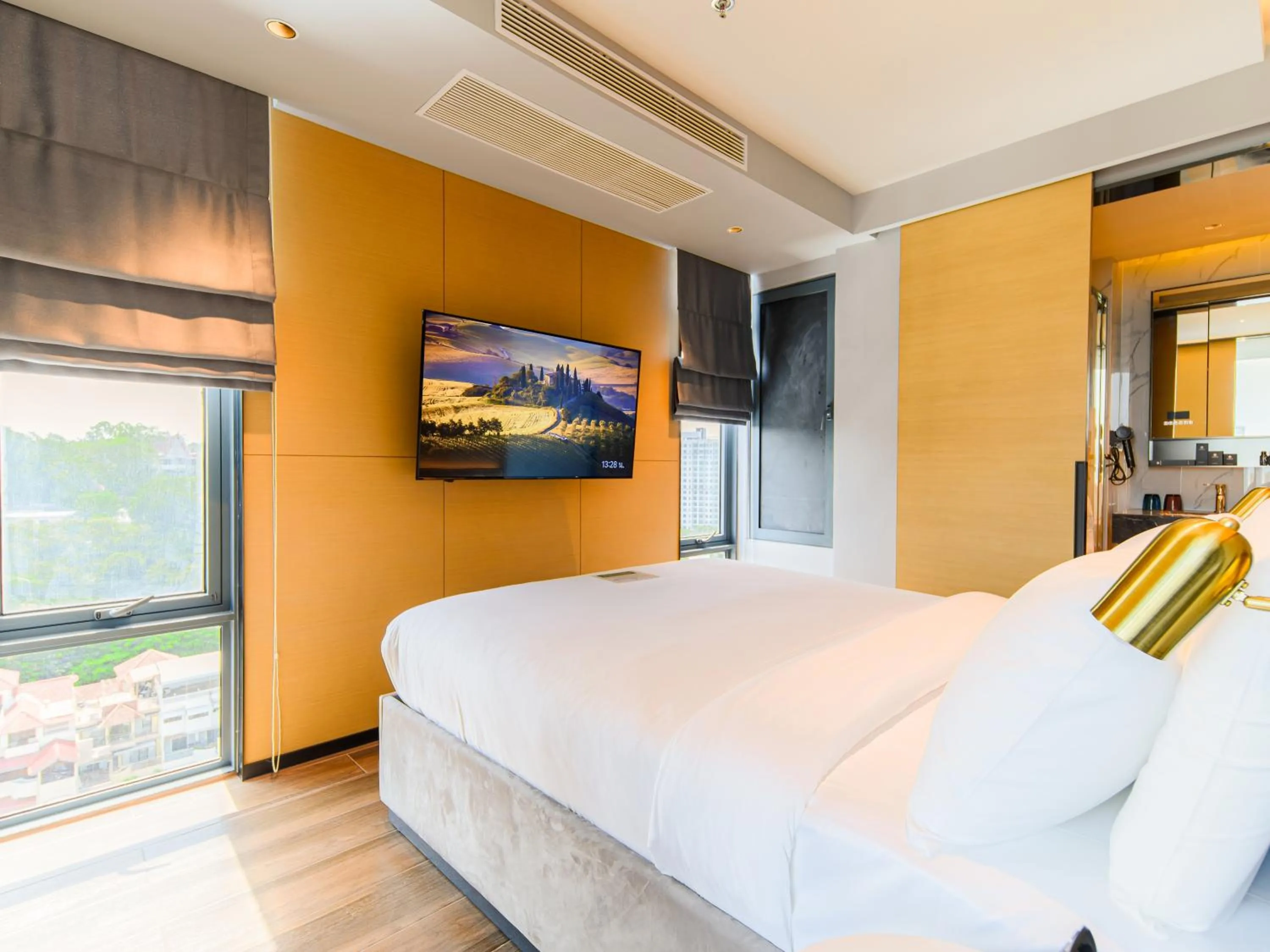 Bedroom, Bed in Beverly Mountain Bay, Trademark Collection by Wyndham