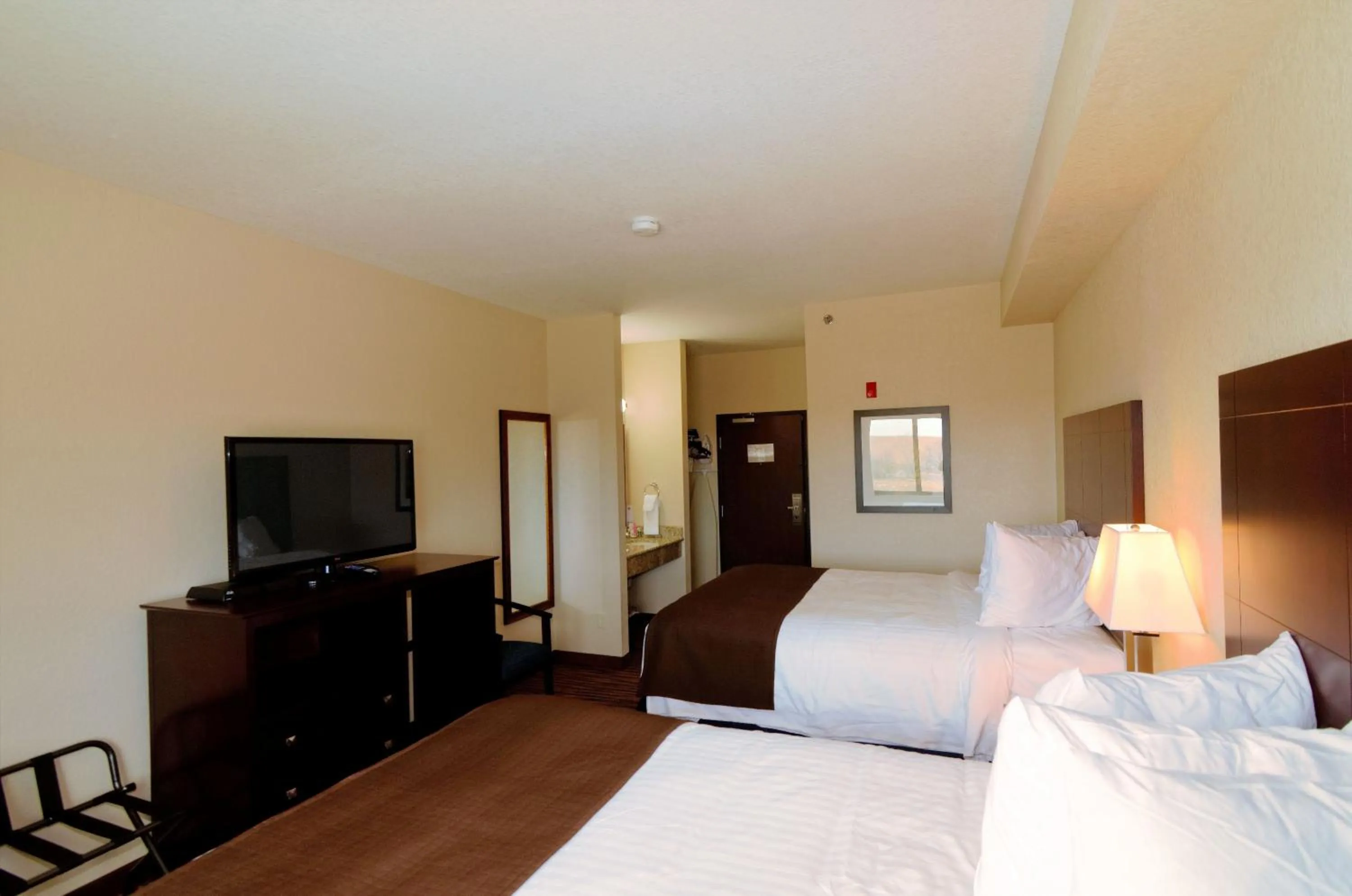 Bed in Cobblestone Inn & Suites - Denison | Oak Ridge