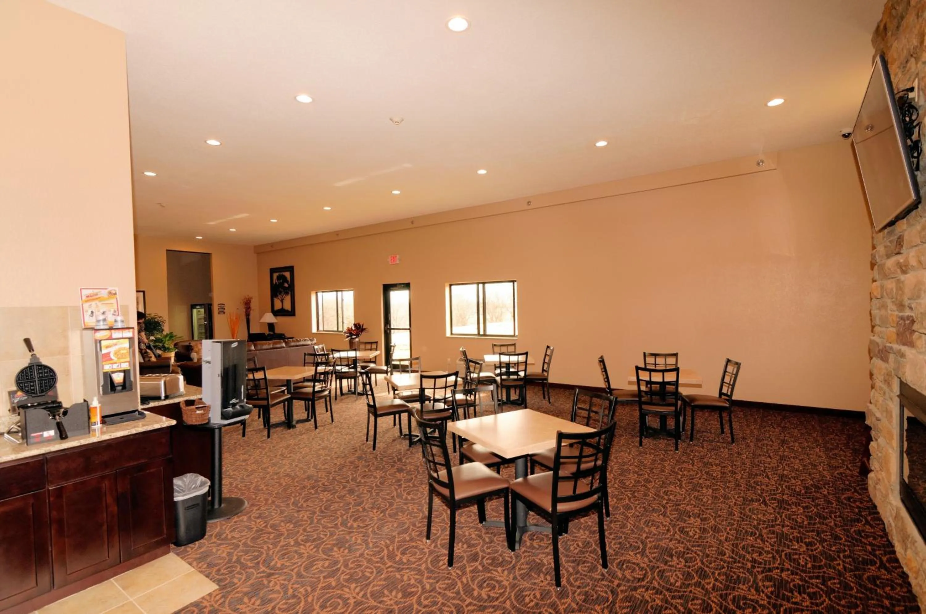 Buffet breakfast in Cobblestone Inn & Suites - Denison | Oak Ridge