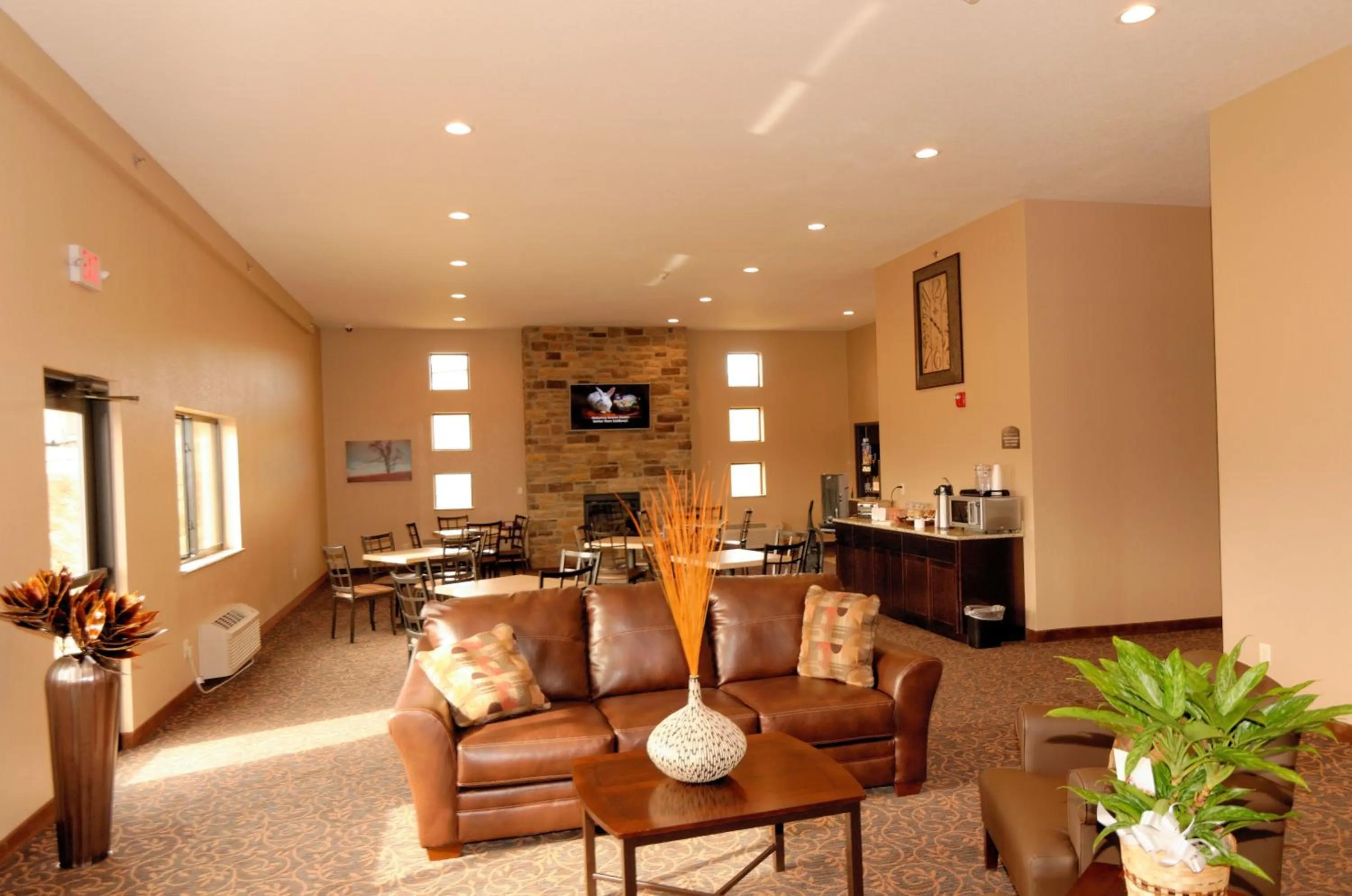 Lobby or reception in Cobblestone Inn & Suites - Denison | Oak Ridge