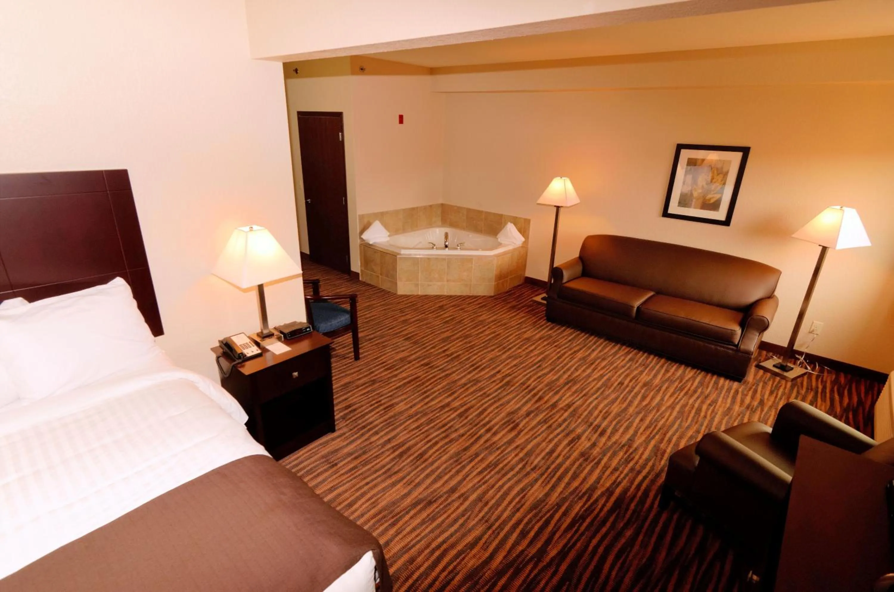 Bed in Cobblestone Inn & Suites - Denison | Oak Ridge