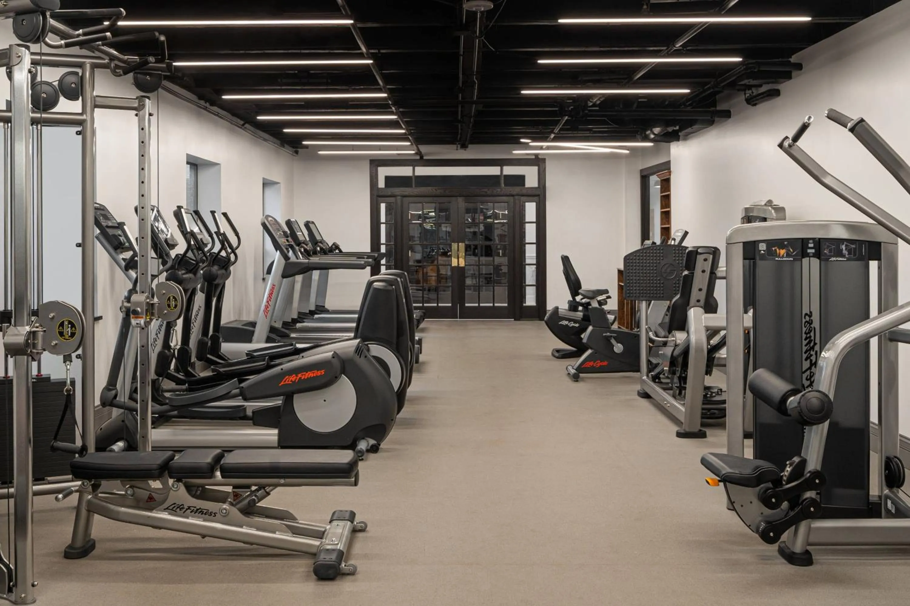 Fitness centre/facilities in The Drake Oak Brook, Autograph Collection