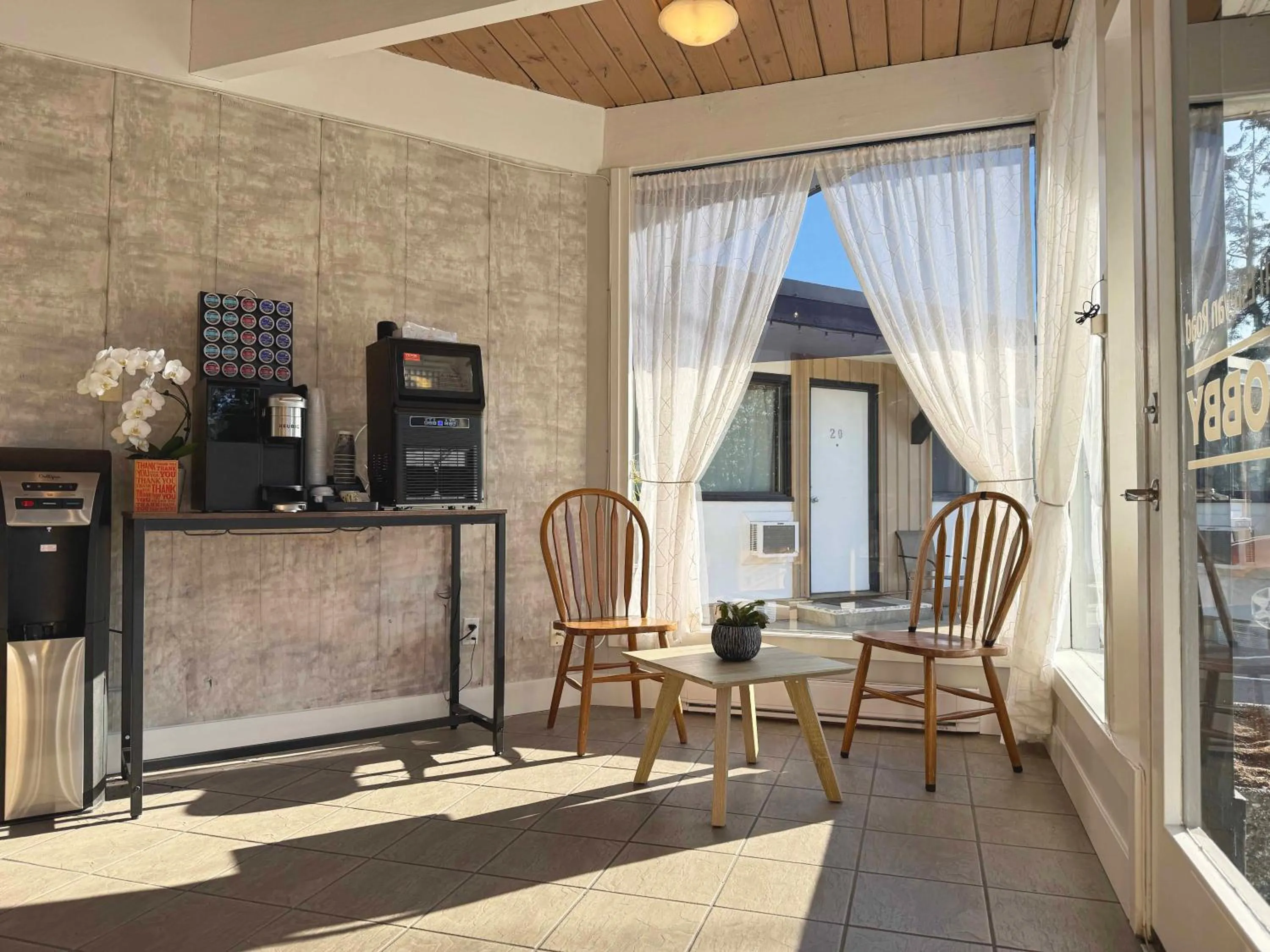 Lobby or reception in Departure Bay Motel
