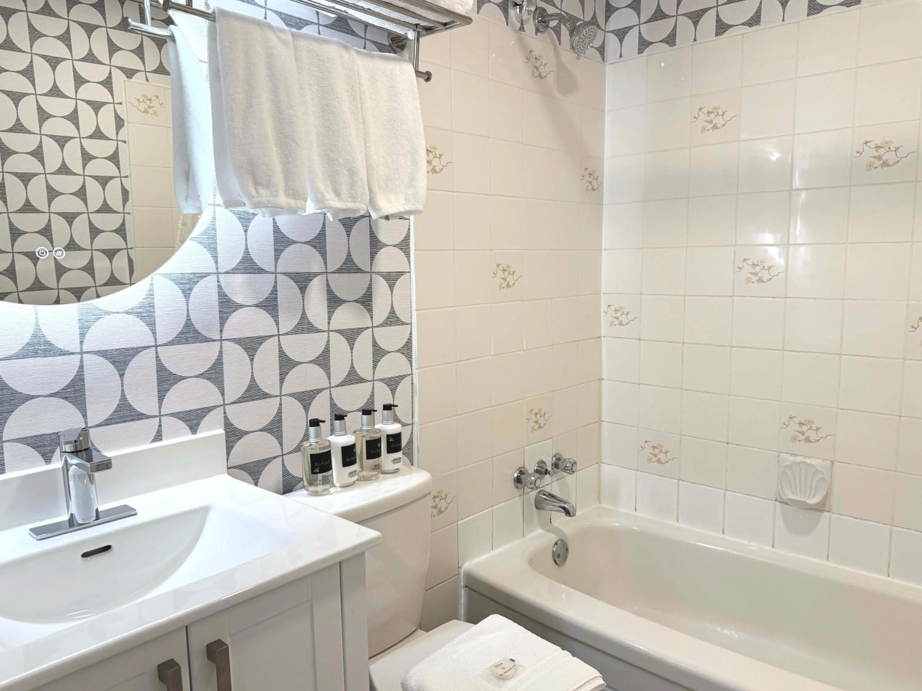 Bathroom in Departure Bay Motel