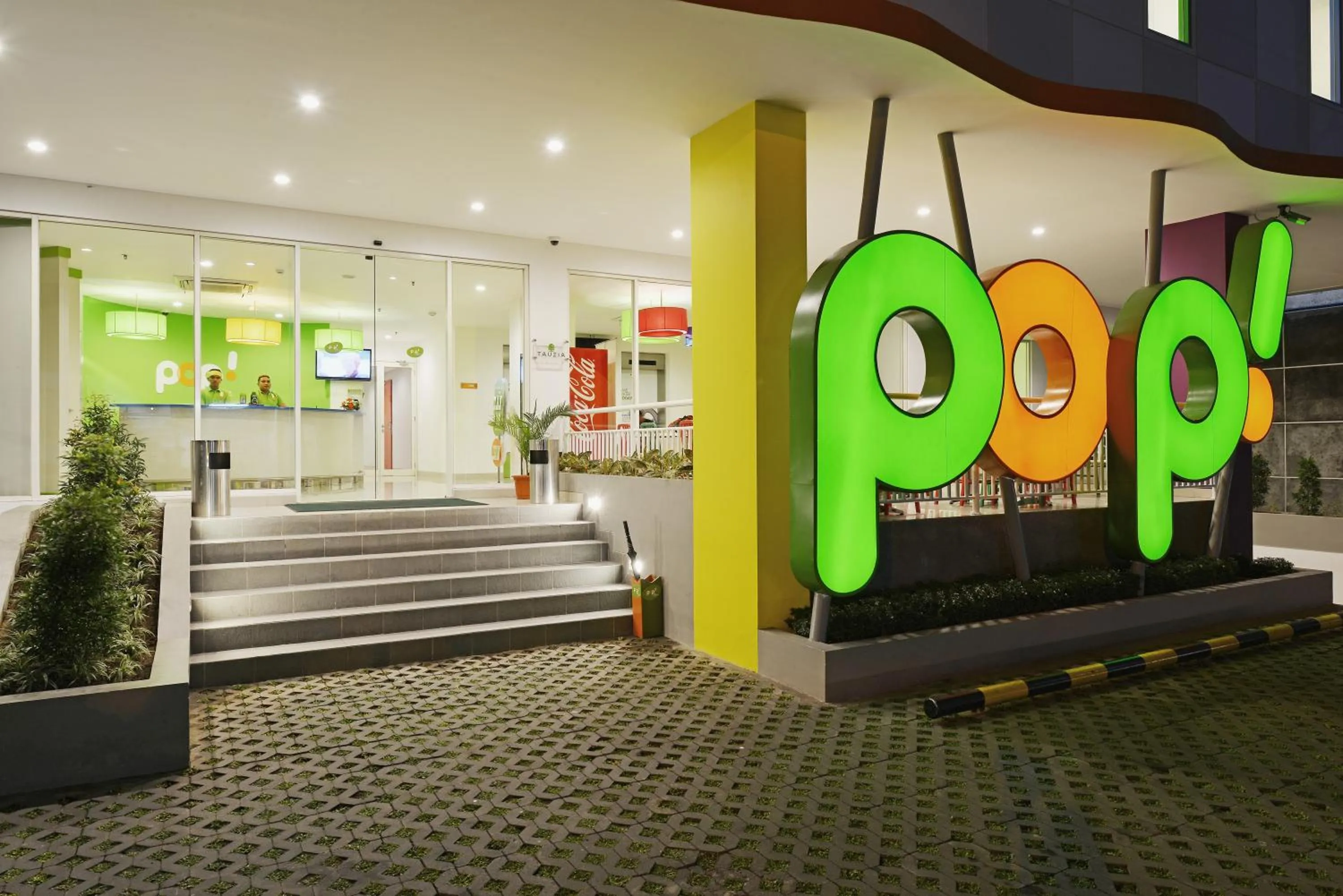Facade/entrance in POP! Hotel Malioboro - Yogyakarta