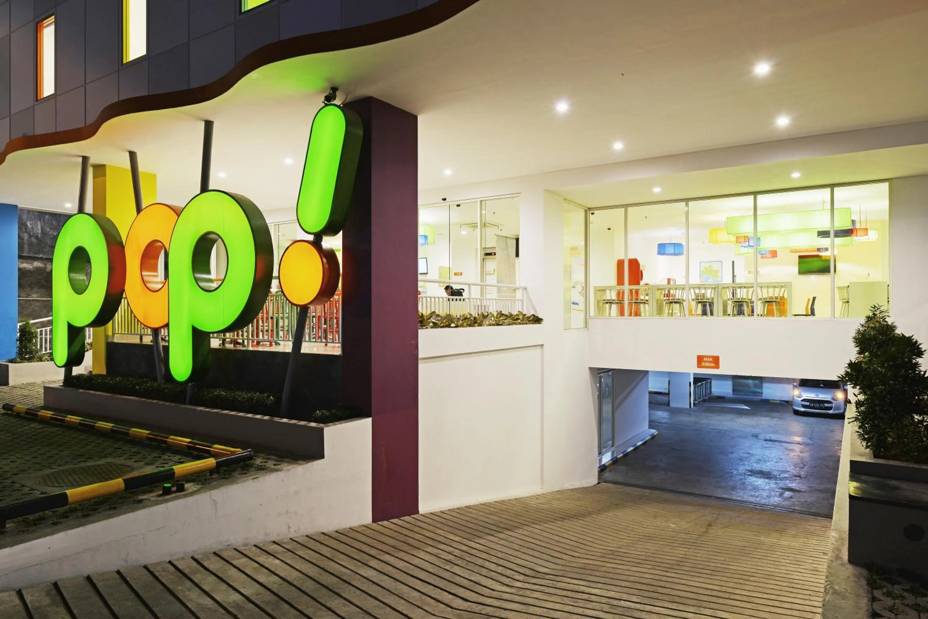 Facade/entrance in POP! Hotel Malioboro - Yogyakarta