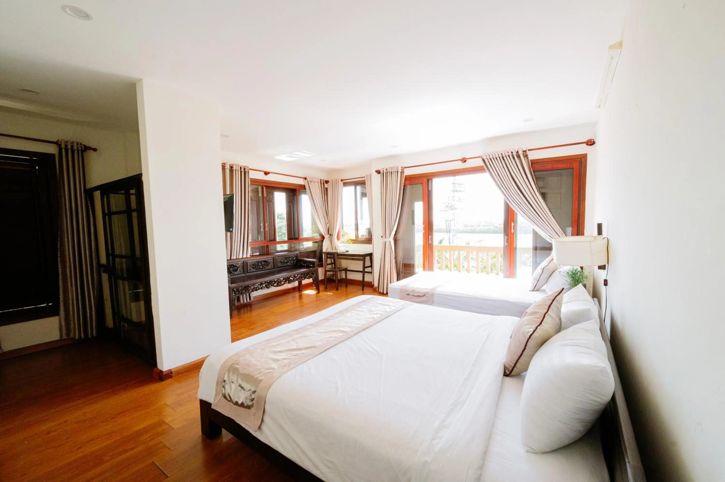 Photo of the whole room, Bed in B'Lan Riverside Villa