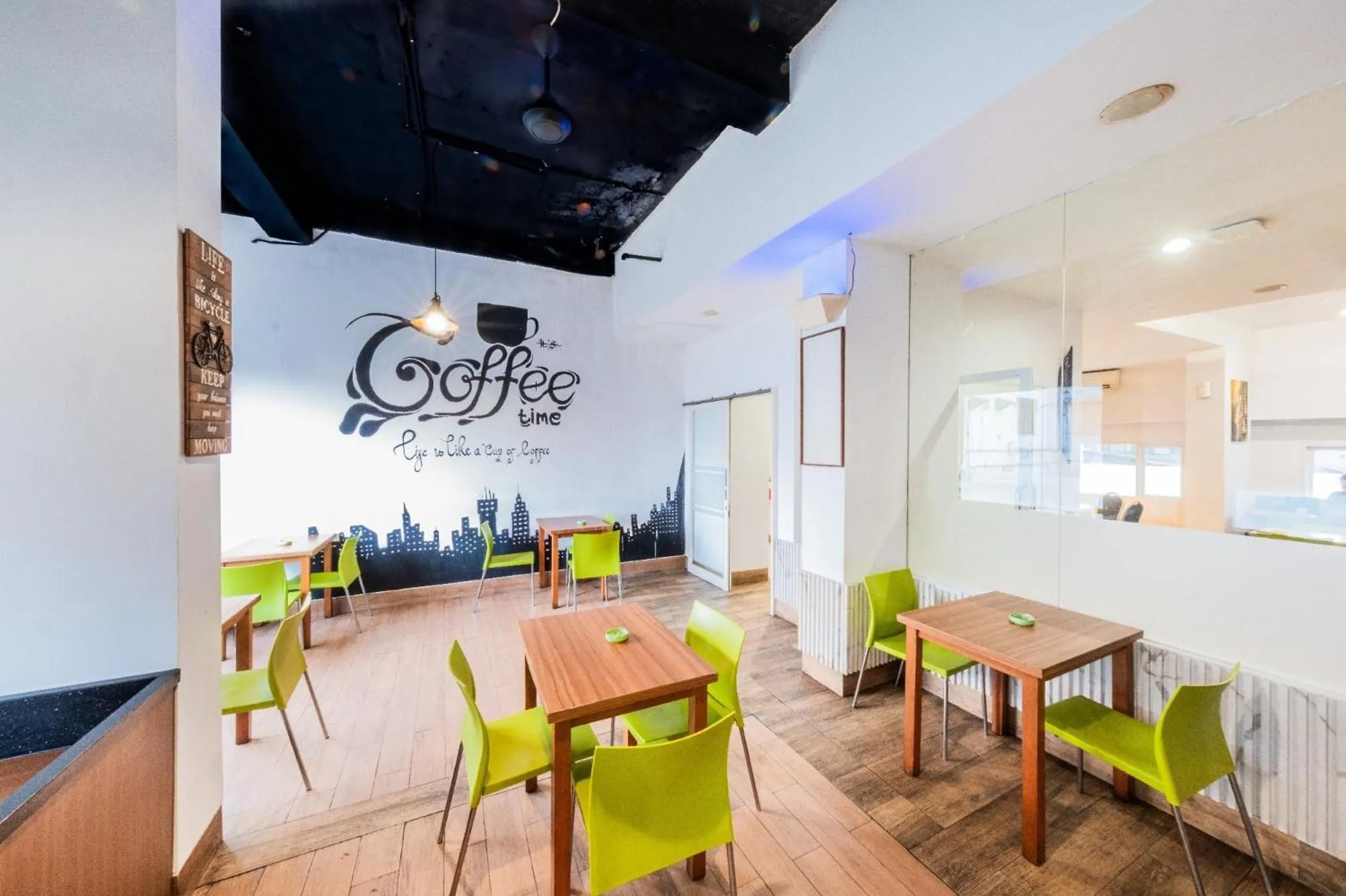 Restaurant/places to eat in Whiz Prime Hotel Balikpapan