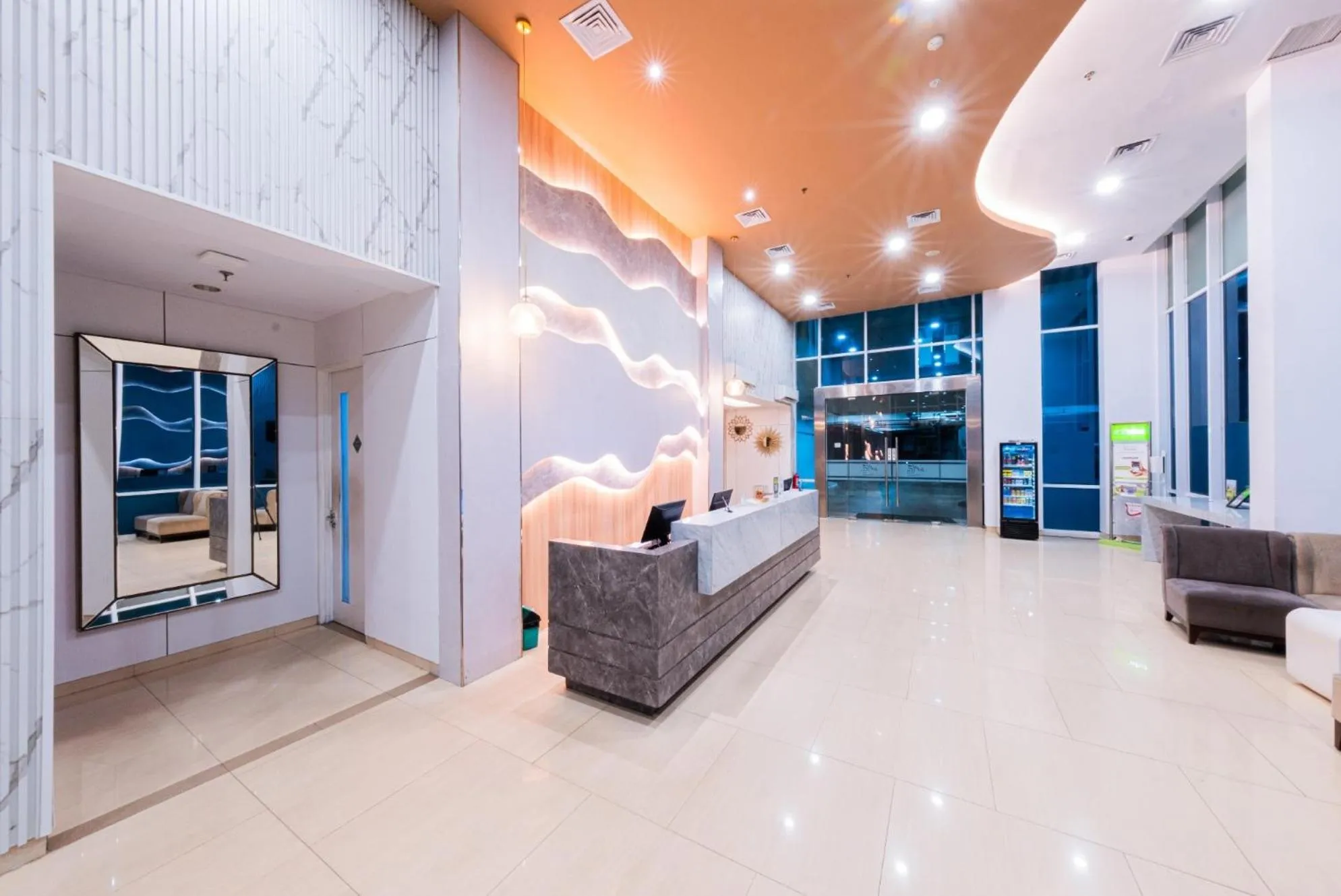 Lobby or reception in Whiz Prime Hotel Balikpapan