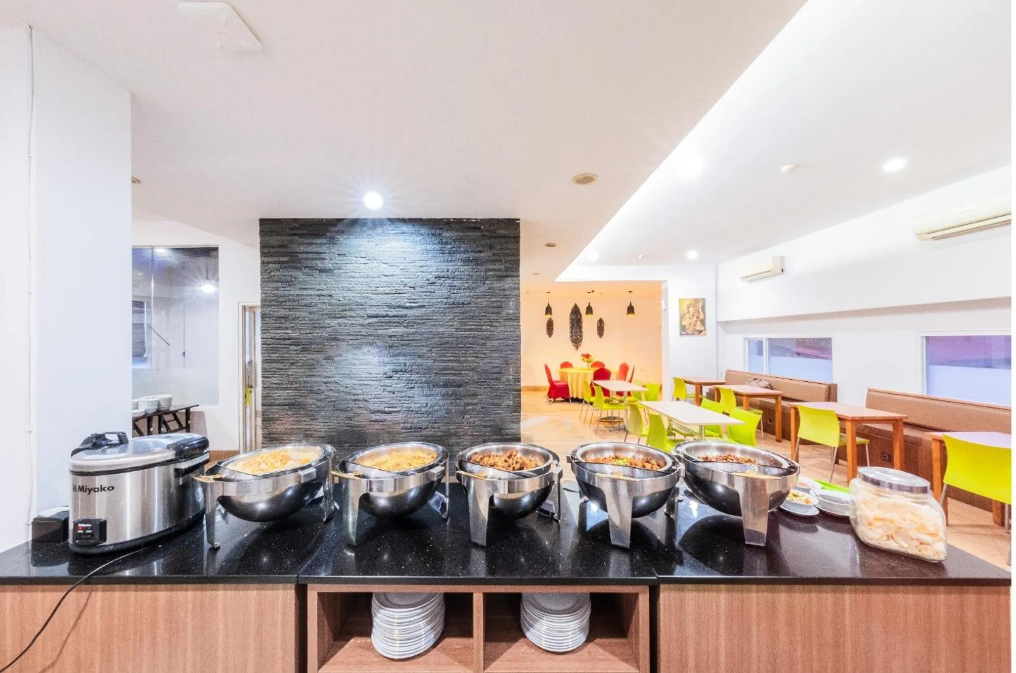 Restaurant/places to eat in Whiz Prime Hotel Balikpapan