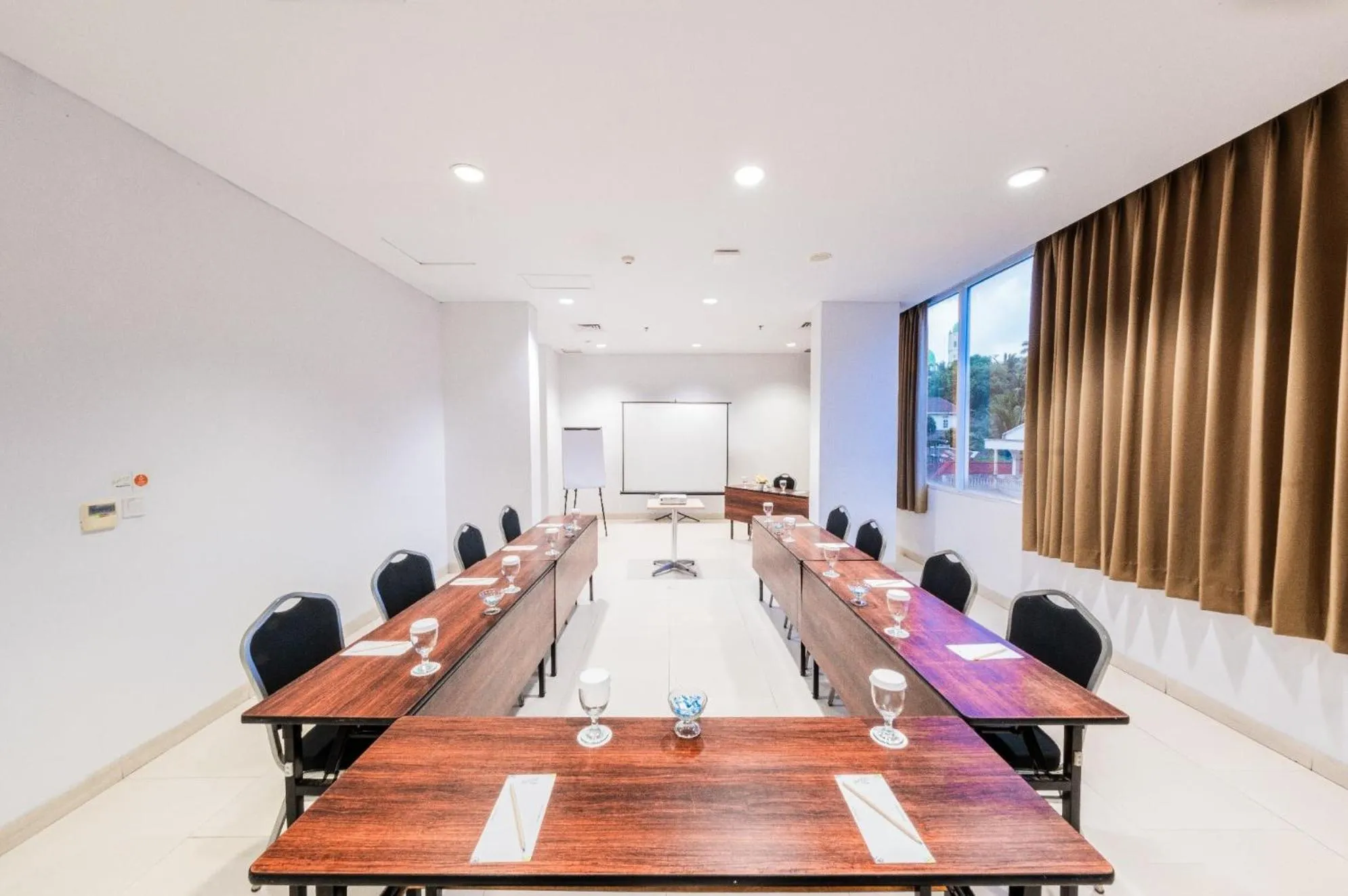 Meeting/conference room in Whiz Prime Hotel Balikpapan