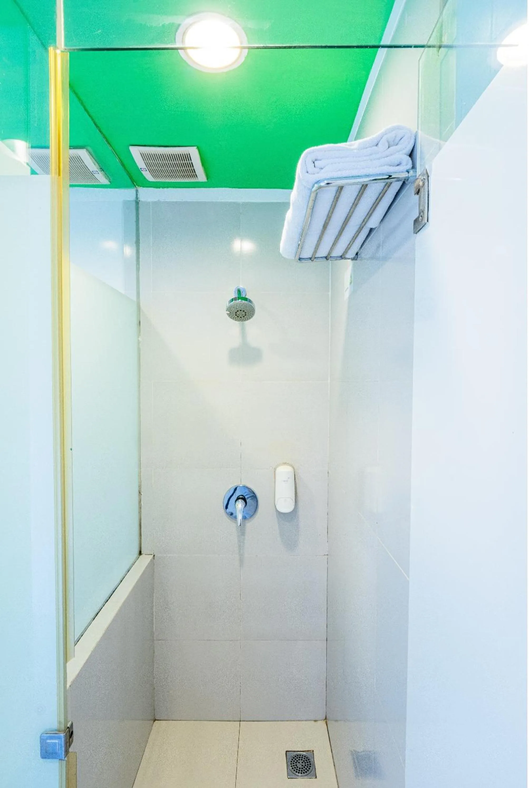 Shower in Whiz Prime Hotel Balikpapan