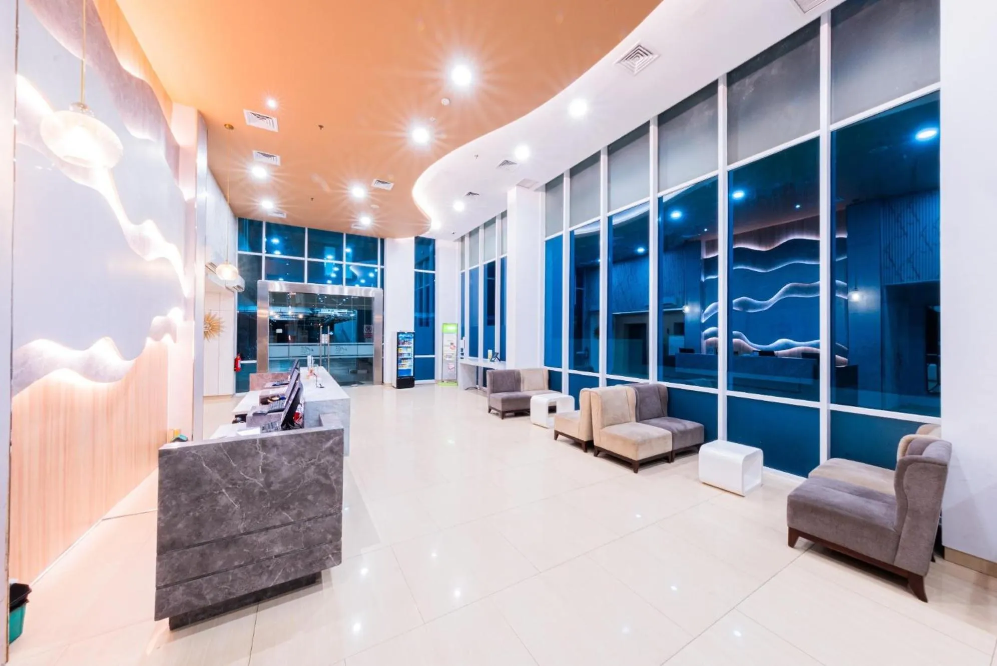 Lobby or reception in Whiz Prime Hotel Balikpapan