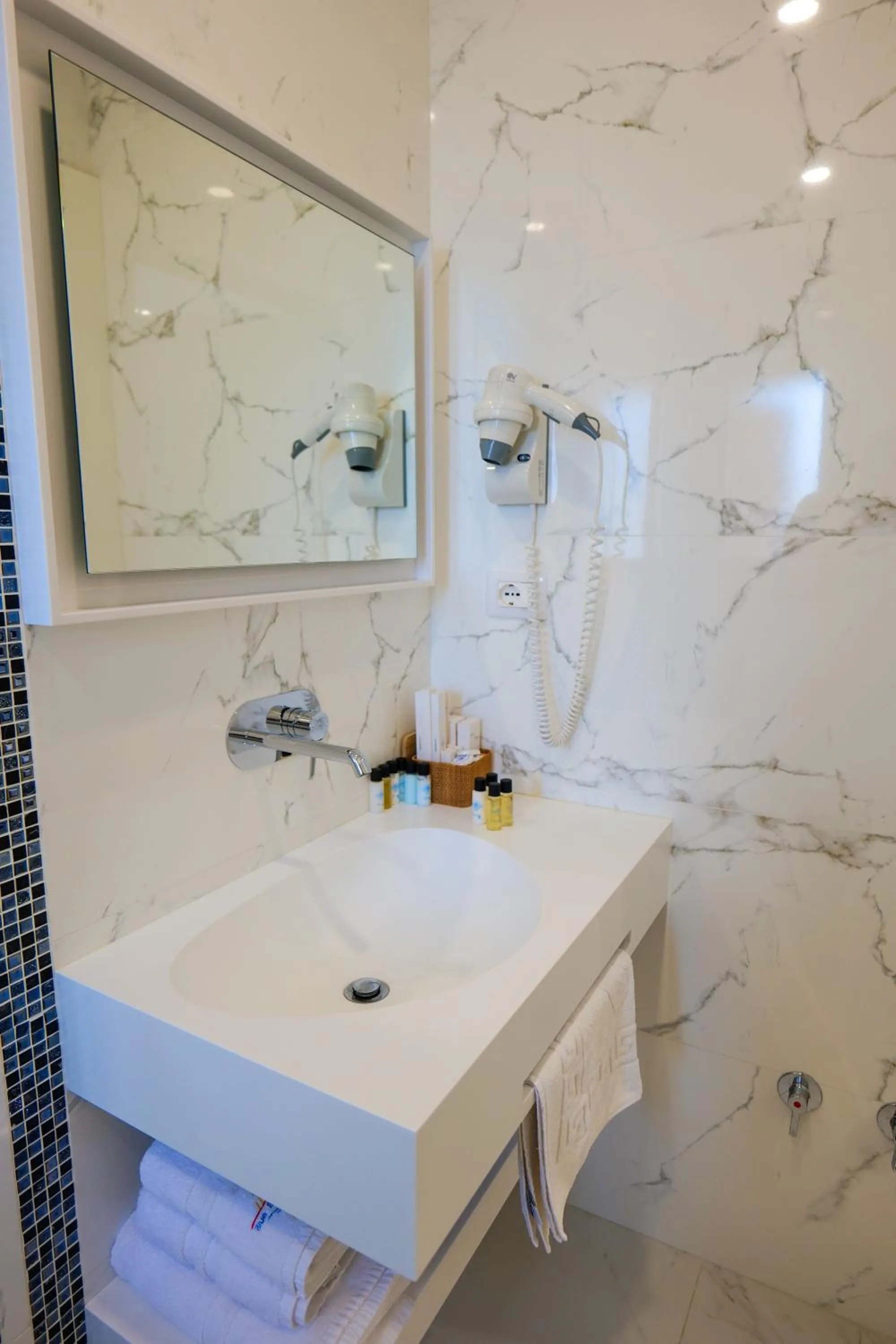 Bathroom in HH Boutique Hotel