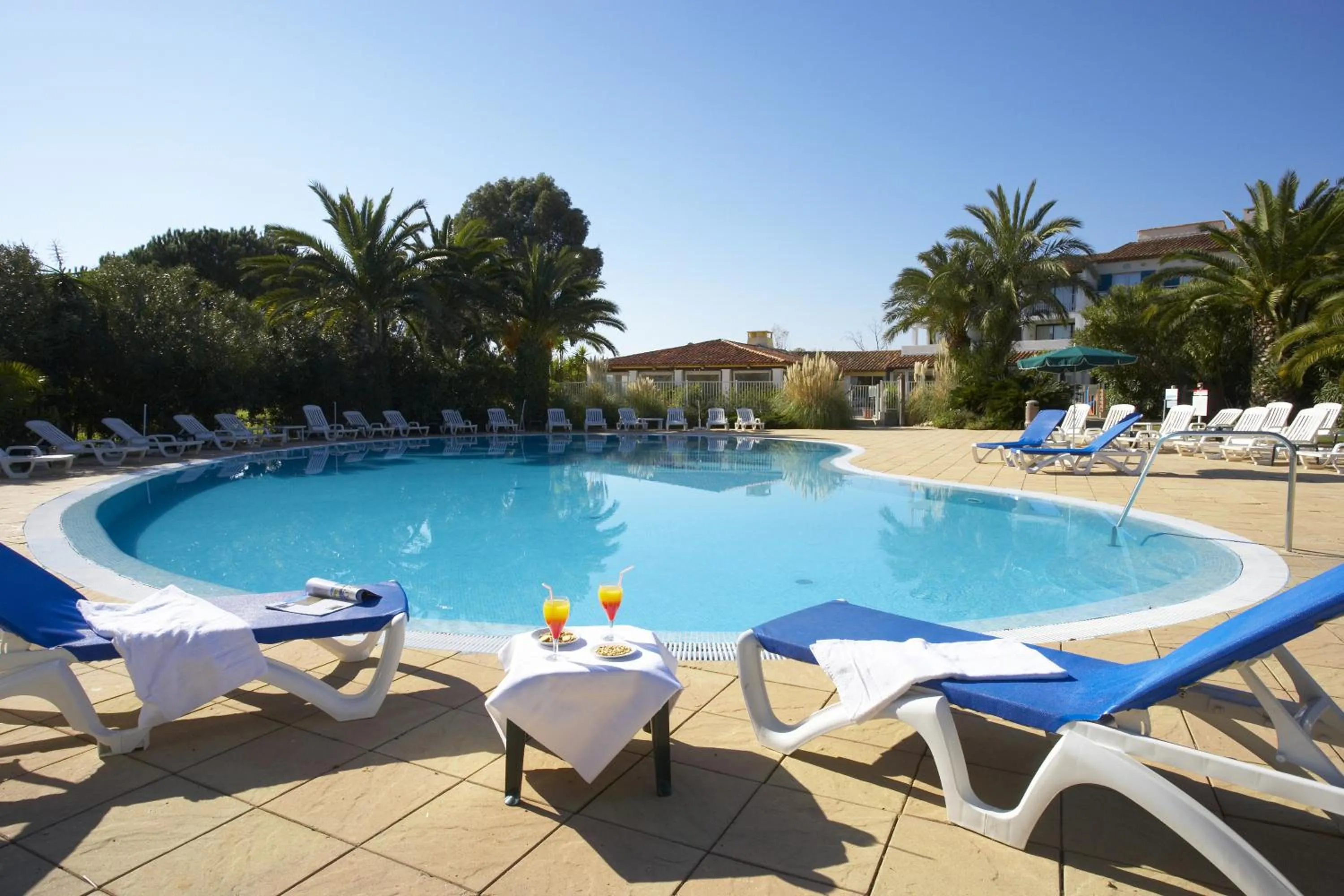 Swimming pool in SOWELL RESIDENCES Les Perles du Golfe de Saint-Tropez