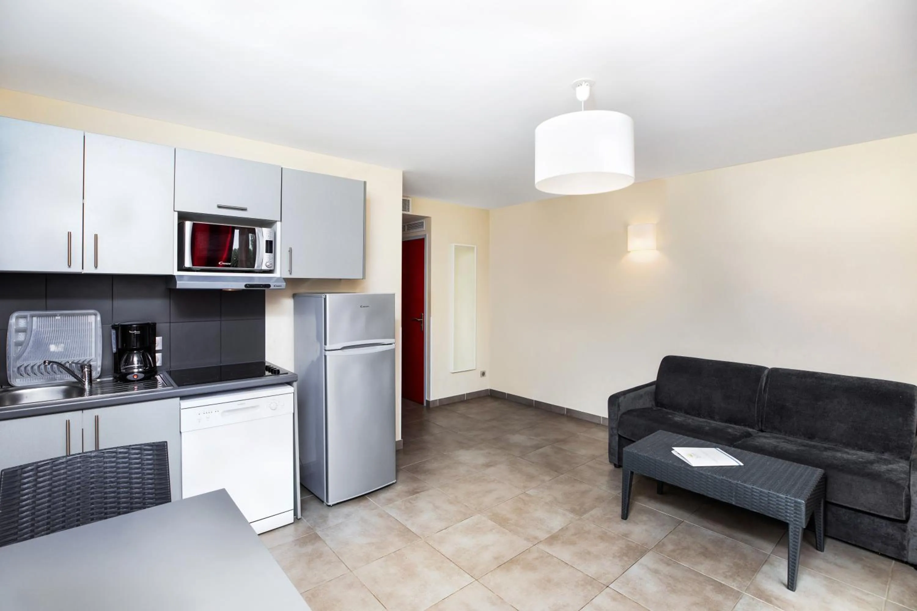 Kitchen or kitchenette in SOWELL RESIDENCES Les Perles du Golfe de Saint-Tropez