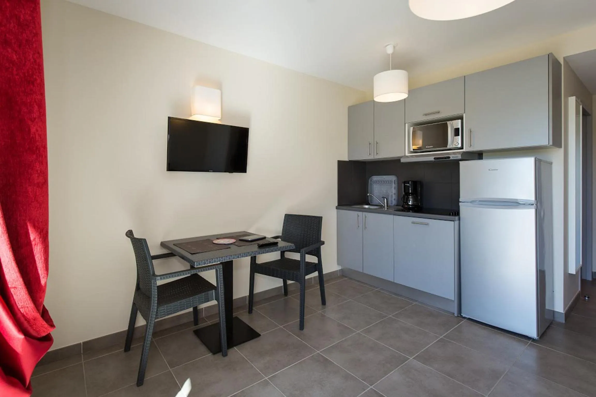 Photo of the whole room in SOWELL RESIDENCES Les Perles du Golfe de Saint-Tropez