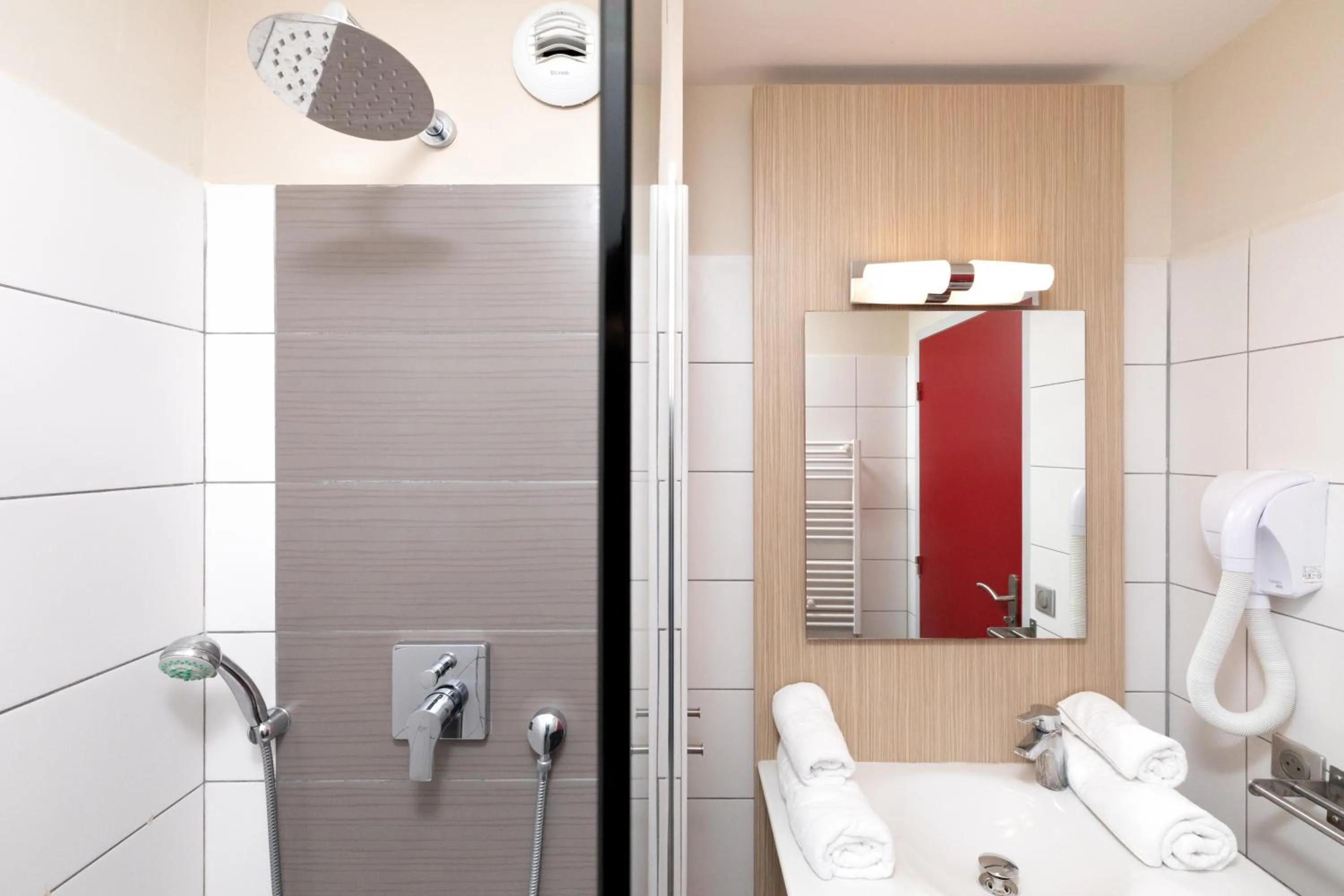 Bathroom in SOWELL RESIDENCES Les Perles du Golfe de Saint-Tropez