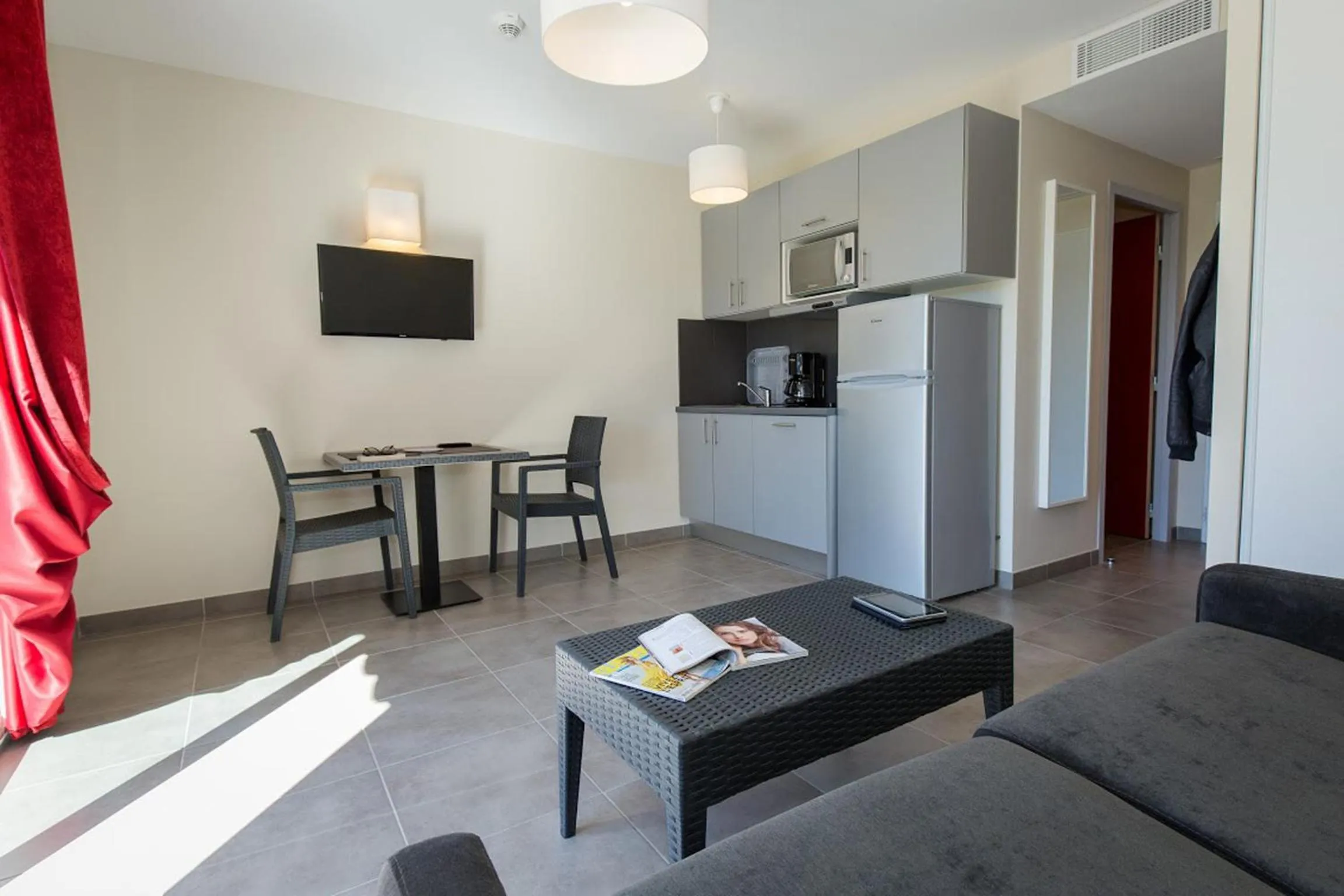 Dining area in SOWELL RESIDENCES Les Perles du Golfe de Saint-Tropez