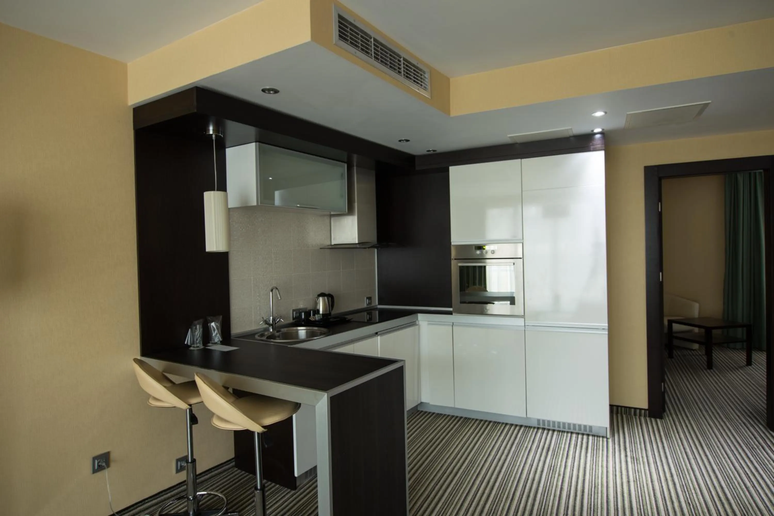 Kitchen or kitchenette in Best Western Plus Olives City Hotel - Free Pool & Parking