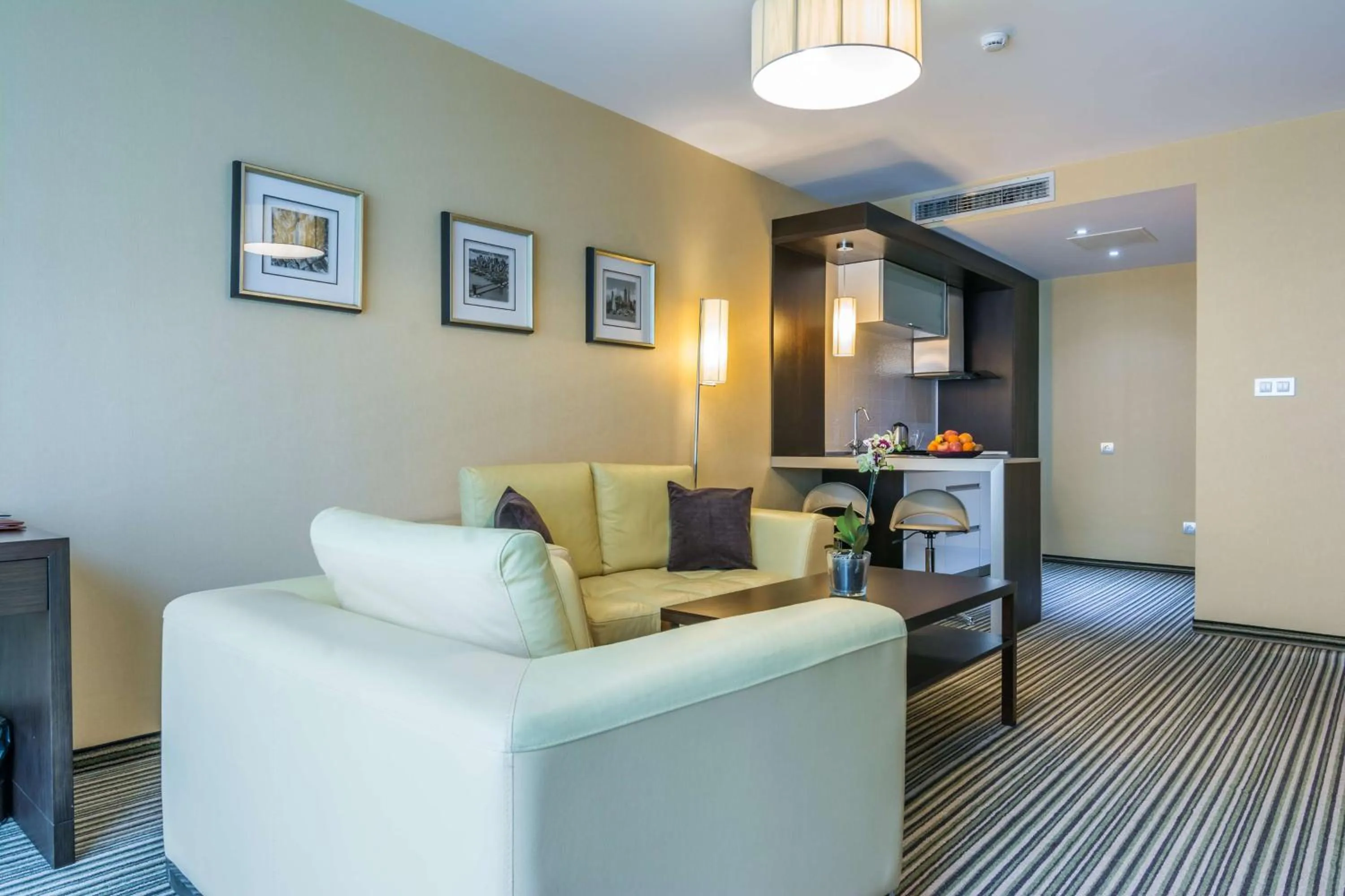 Bedroom in Best Western Plus Olives City Hotel - Free Pool & Parking