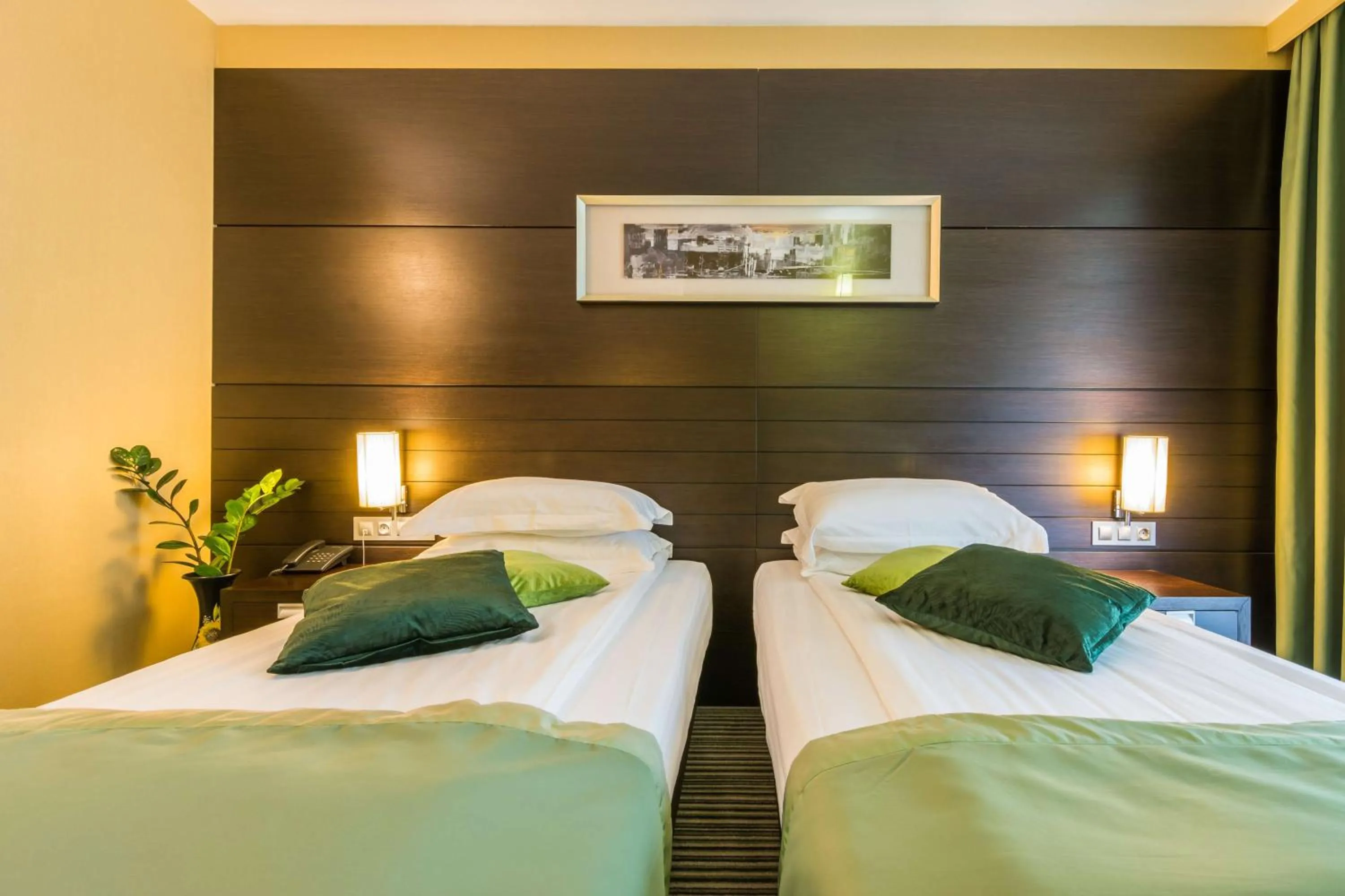 Bedroom, Bed in Best Western Plus Olives City Hotel - Free Pool & Parking