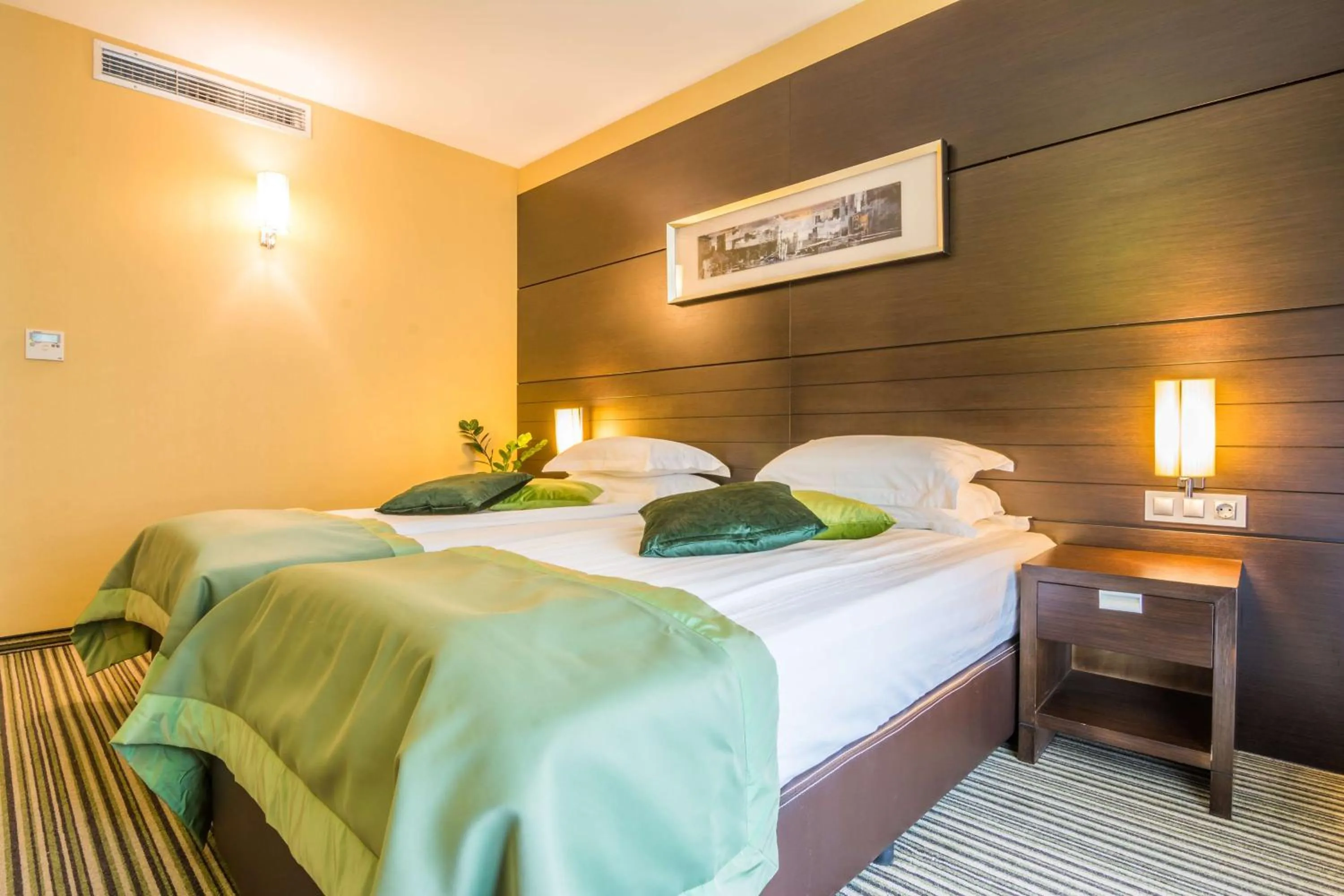 Bedroom, Bed in Best Western Plus Olives City Hotel - Free Pool & Parking